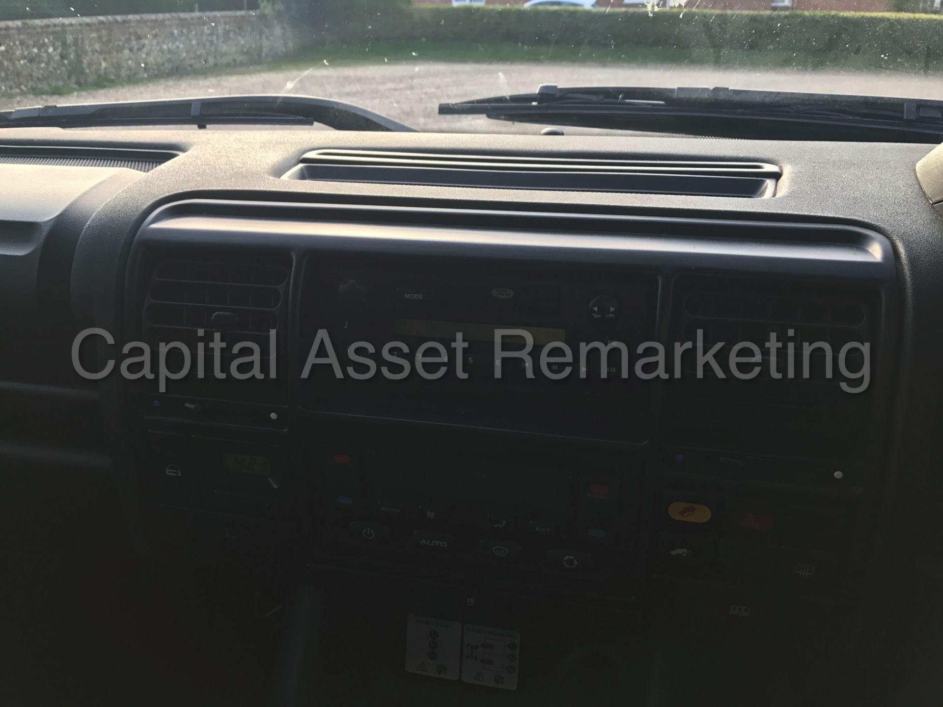 LAND ROVER DISCOVERY TD5 'GS EDITION' (2004 MODEL) 'AUTO - 7 SEATER - AIR CON' (NO VAT - SAVE 20%) - Image 22 of 24