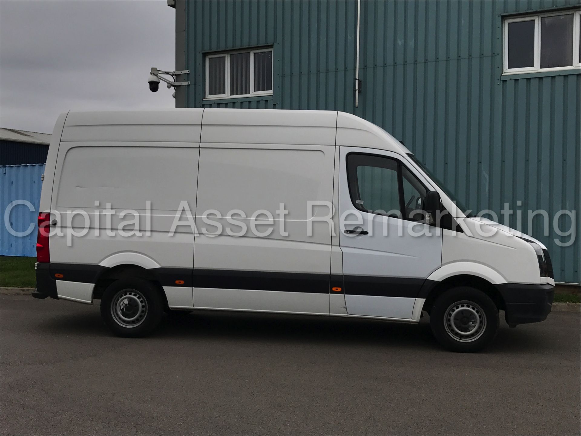 VOLKSWAGEN CRAFTER CR35 'MWB HI-ROOF' (2015 MODEL) '2.0 TDI - 109 PS - 6 SPEED - STOP / START' - Image 10 of 22