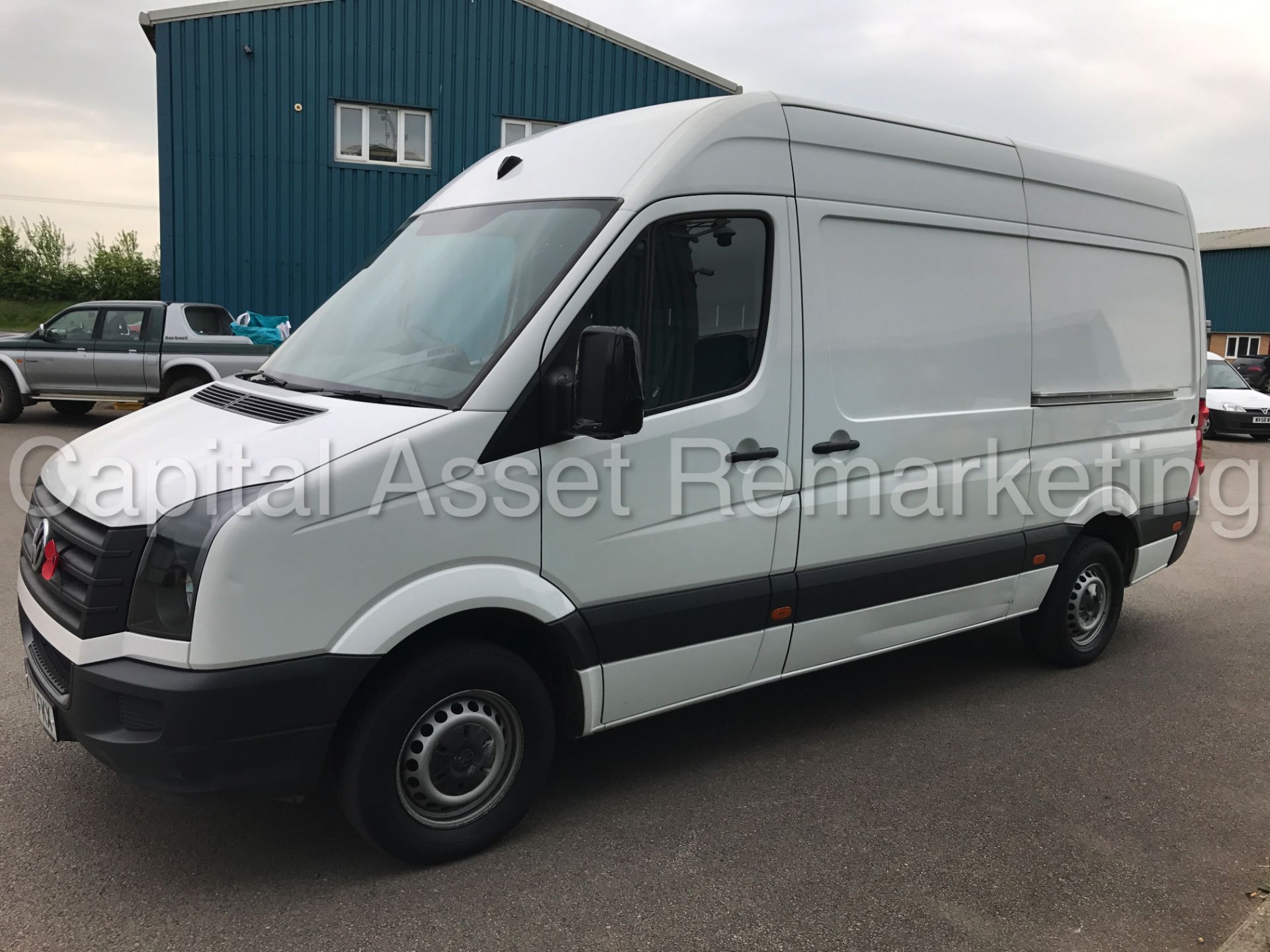 VOLKSWAGEN CRAFTER CR35 'MWB HI-ROOF' (2015 MODEL) '2.0 TDI - 109 PS - 6 SPEED - STOP / START' - Image 6 of 22