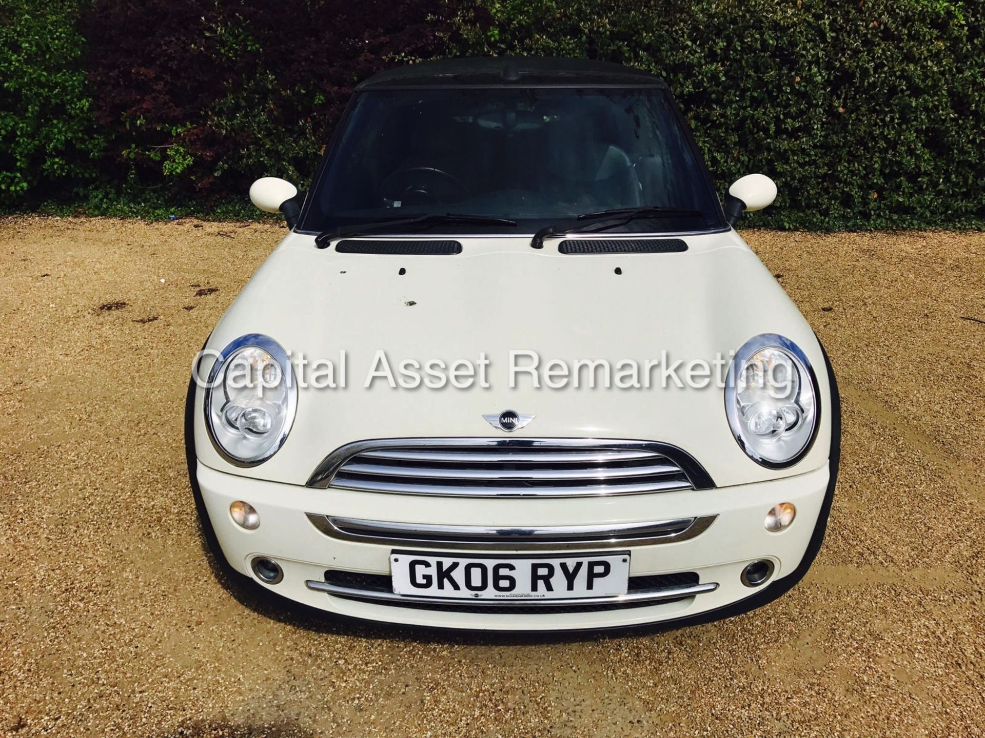 MINI 1.6cc "ONE" CONVERTIBLE (06 REG) GREAT COLOUR COMBO - LEATHER - ALLOYS - ELEC PACK !!! - Image 3 of 12