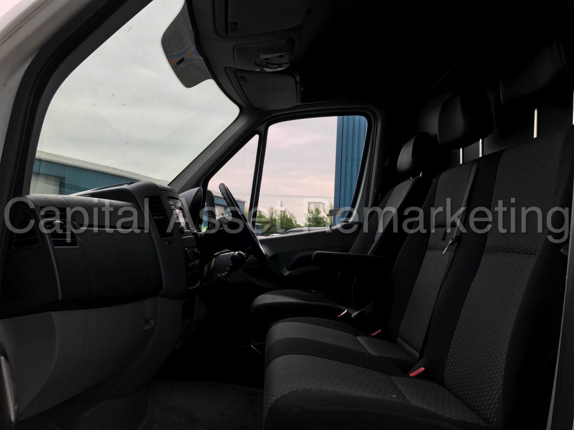 VOLKSWAGEN CRAFTER CR35 'MWB HI-ROOF' (2015 MODEL) '2.0 TDI - 109 PS - 6 SPEED - STOP / START' - Image 17 of 22