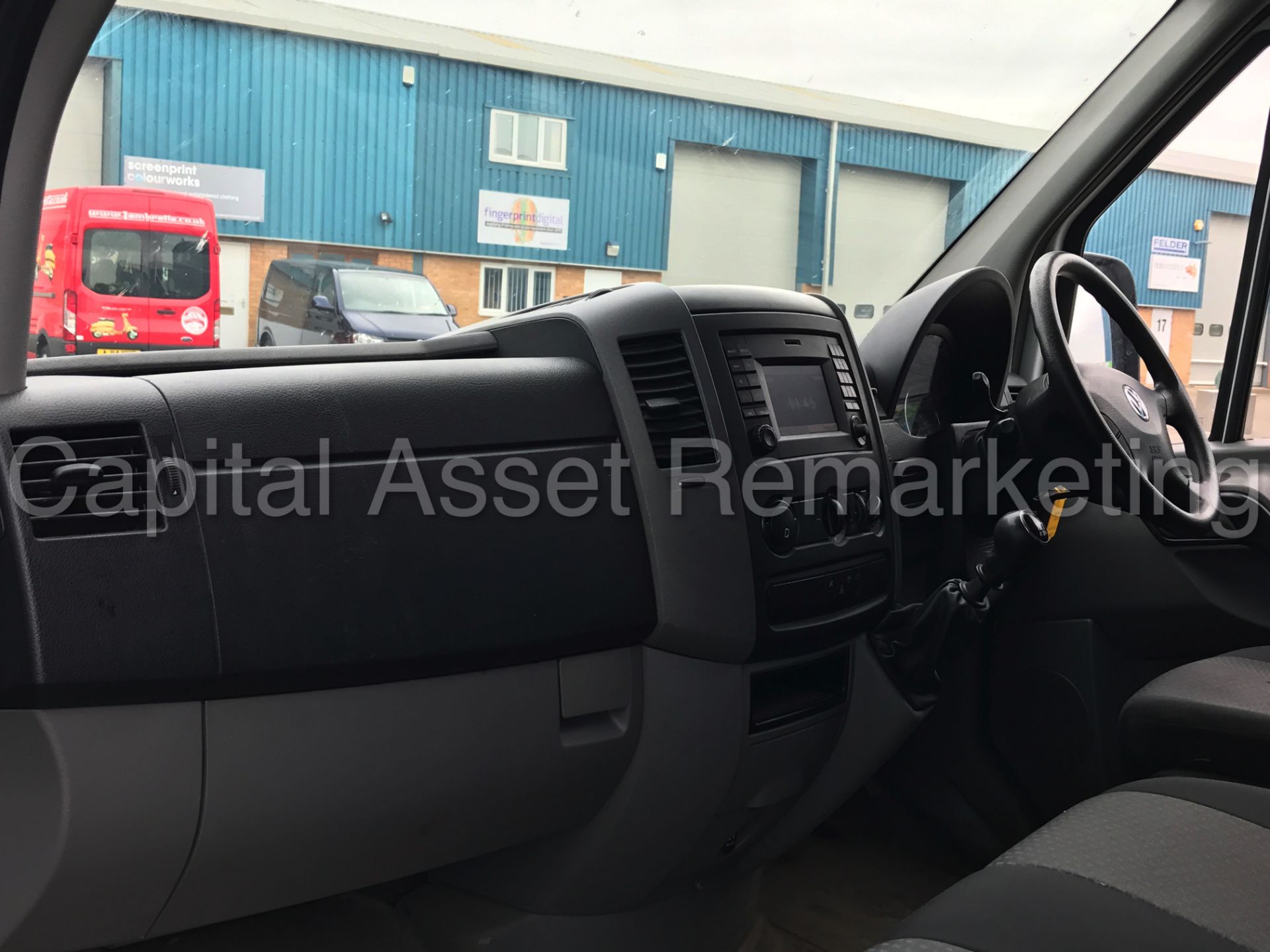 VOLKSWAGEN CRAFTER CR35 'MWB HI-ROOF' (2015 MODEL) '2.0 TDI - 109 PS - 6 SPEED - STOP / START' - Image 16 of 22