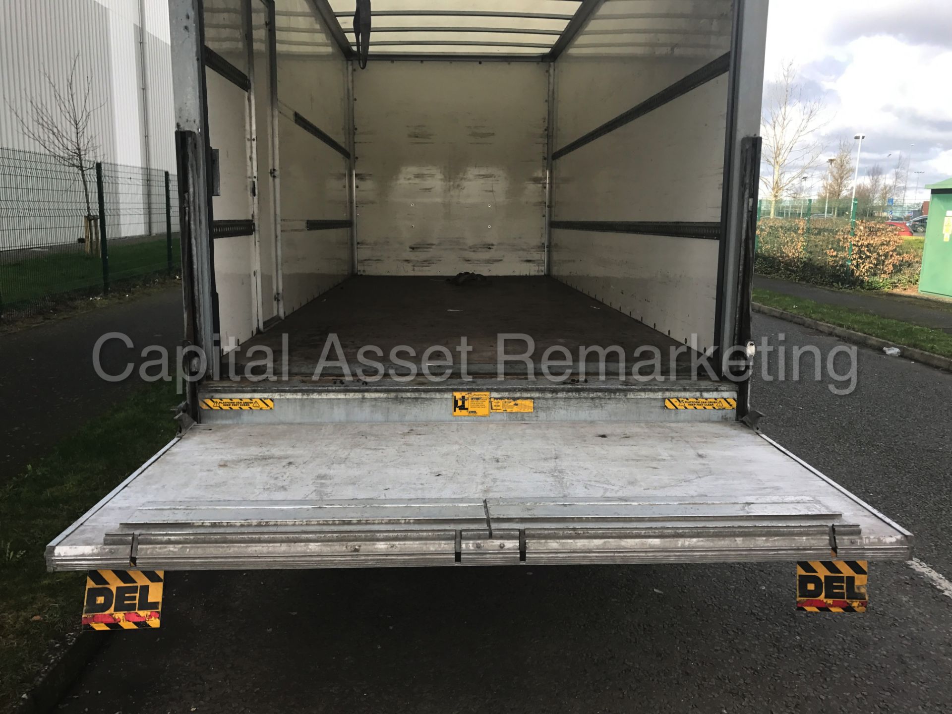 MITSUBISHI FUSO CANTER 7C15 - 7500KG GROSS - 1 OWNER - 13 REG - LOW MILEAGE - BOX VAN WITH TAIL LIFT - Image 8 of 14