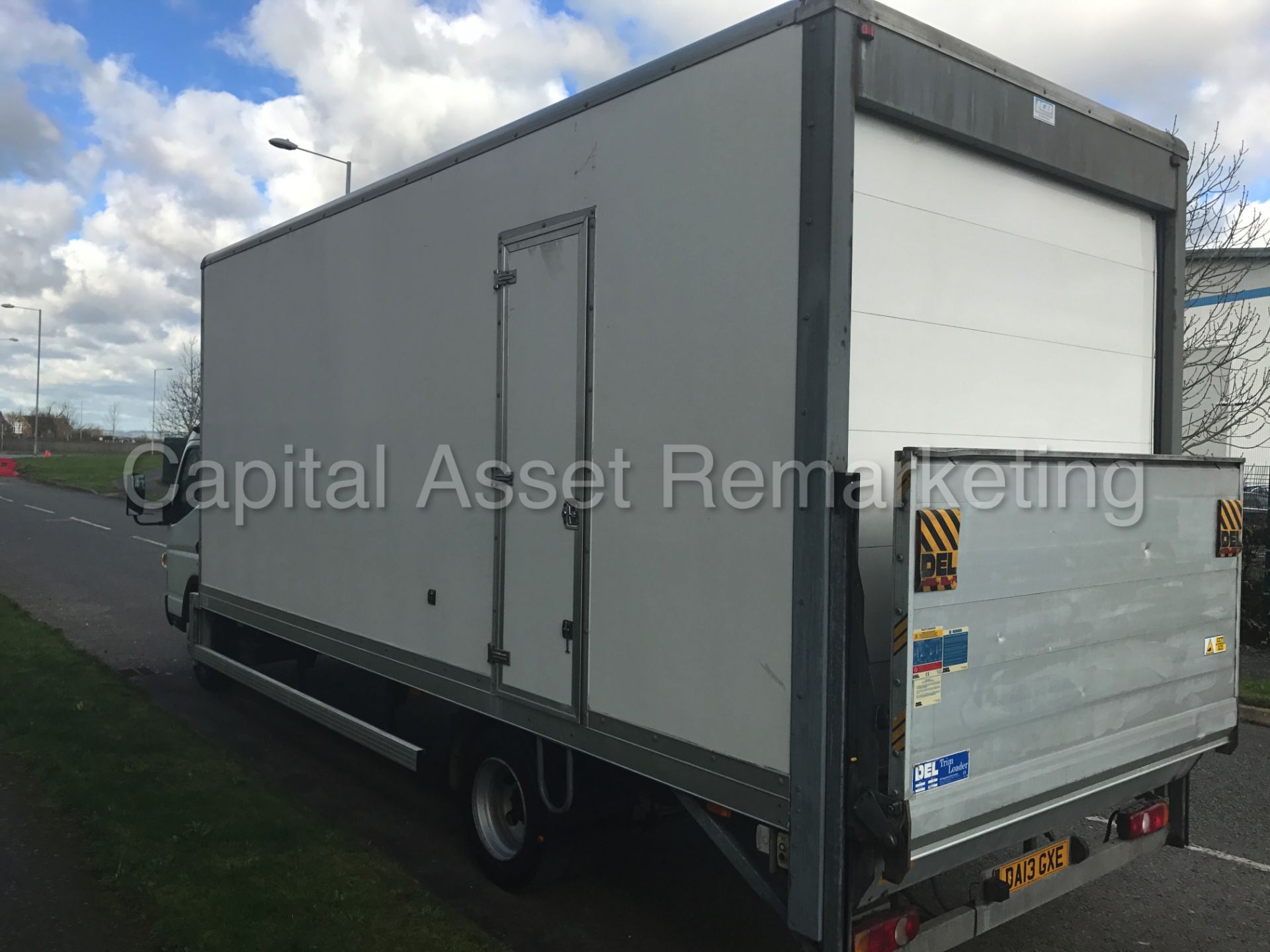 MITSUBISHI FUSO CANTER 7C15 - 7500KG GROSS - 1 OWNER - 13 REG - LOW MILEAGE - BOX VAN WITH TAIL LIFT - Image 4 of 14