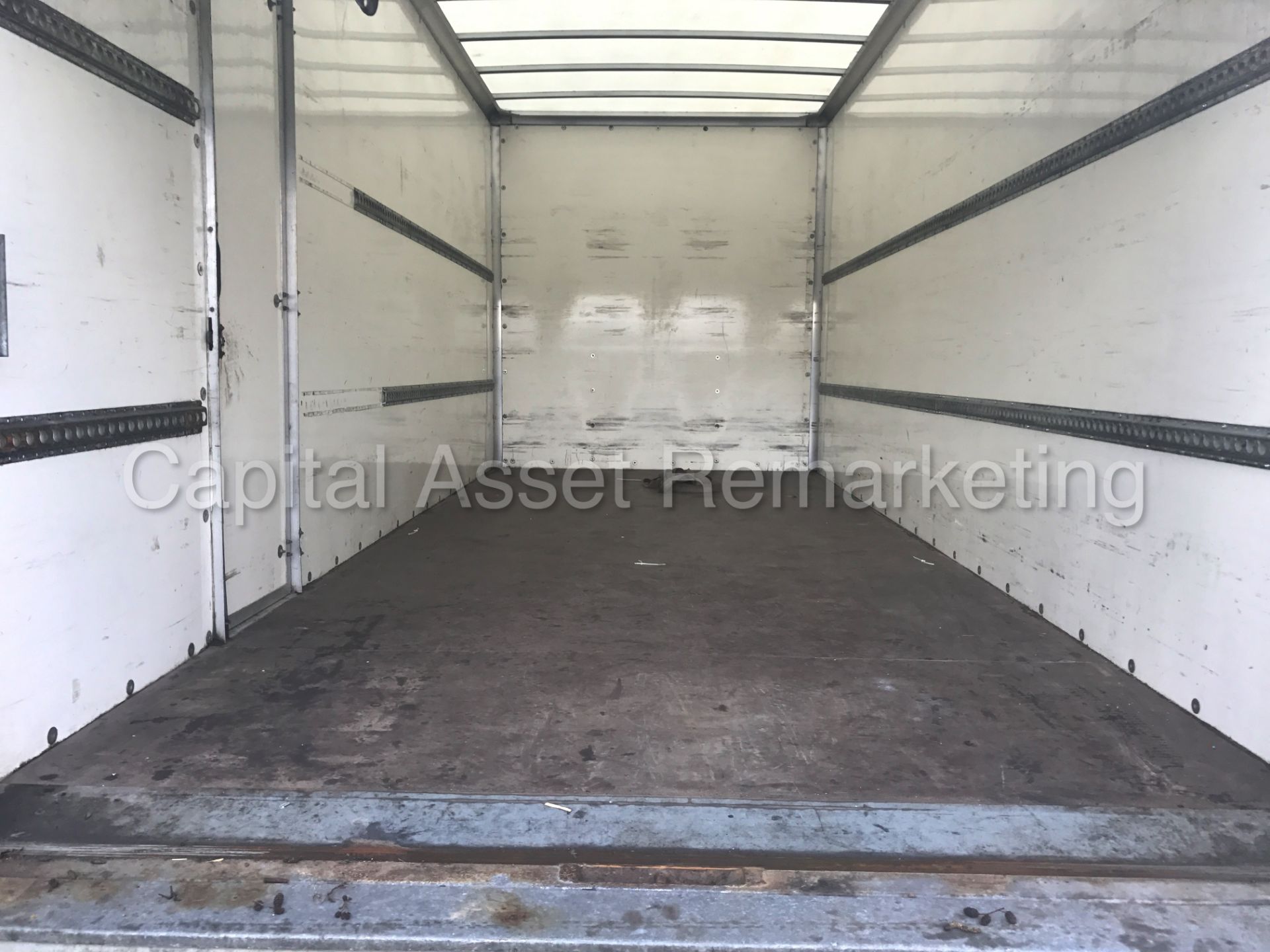 MITSUBISHI FUSO CANTER 7C15 - 7500KG GROSS - 1 OWNER - 13 REG - LOW MILEAGE - BOX VAN WITH TAIL LIFT - Image 9 of 14