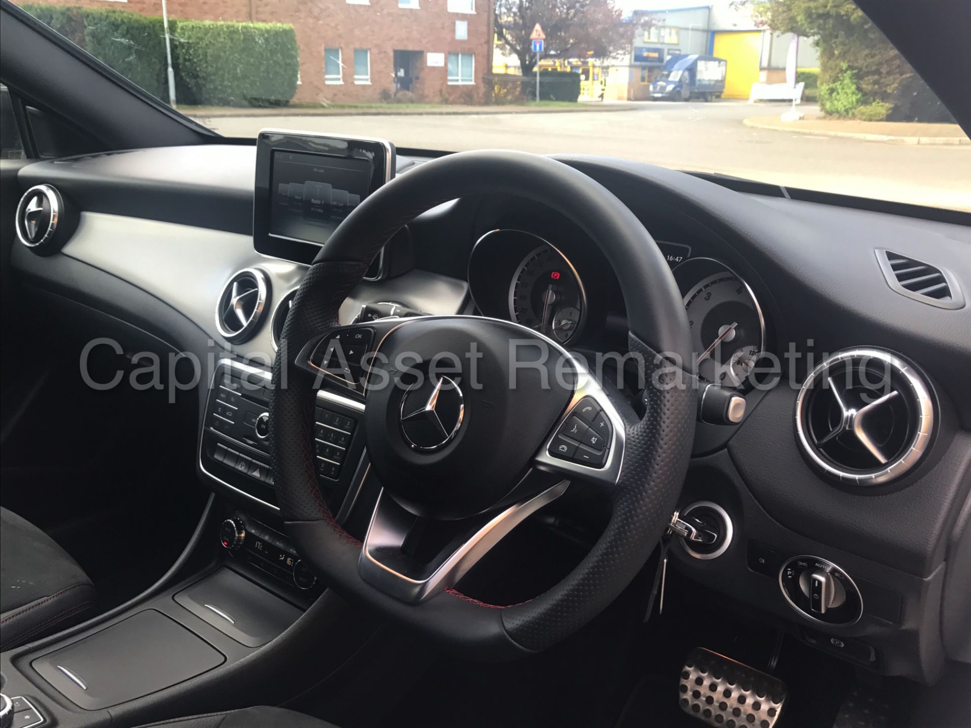 MERCEDES-BENZ CLA 220 CDI 'AMG SPORT' (2015) '7 DCT AUTO - STOP/START - SAT NAV' **NIGHT PACKAGE** - Image 18 of 33