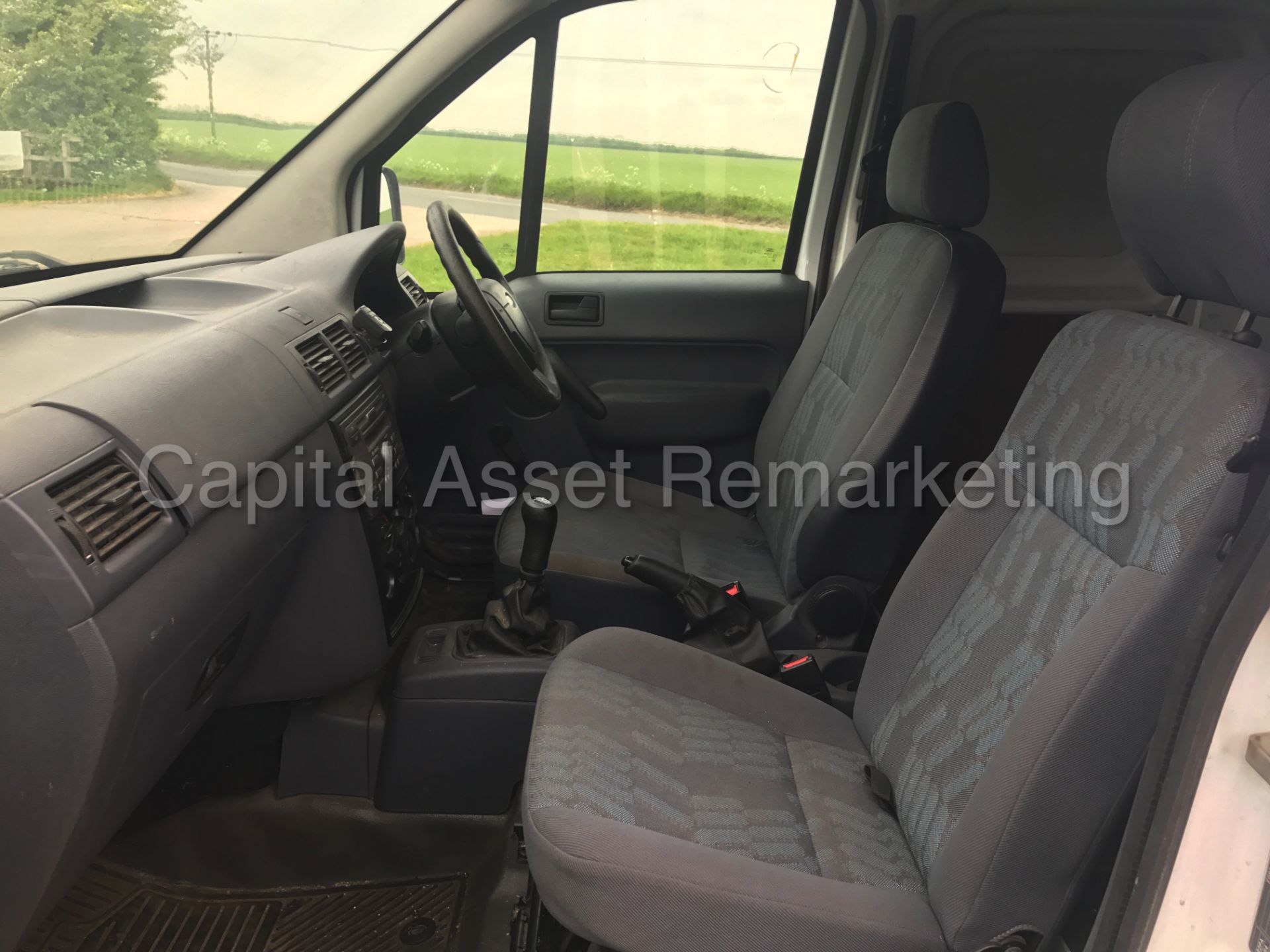 FORD TRANSIT CONNECT 75 T200 (2010 MODEL) '1.8 TDCI - 5 SPEED' 9NO VAT - SAVE 20%) - Image 15 of 18