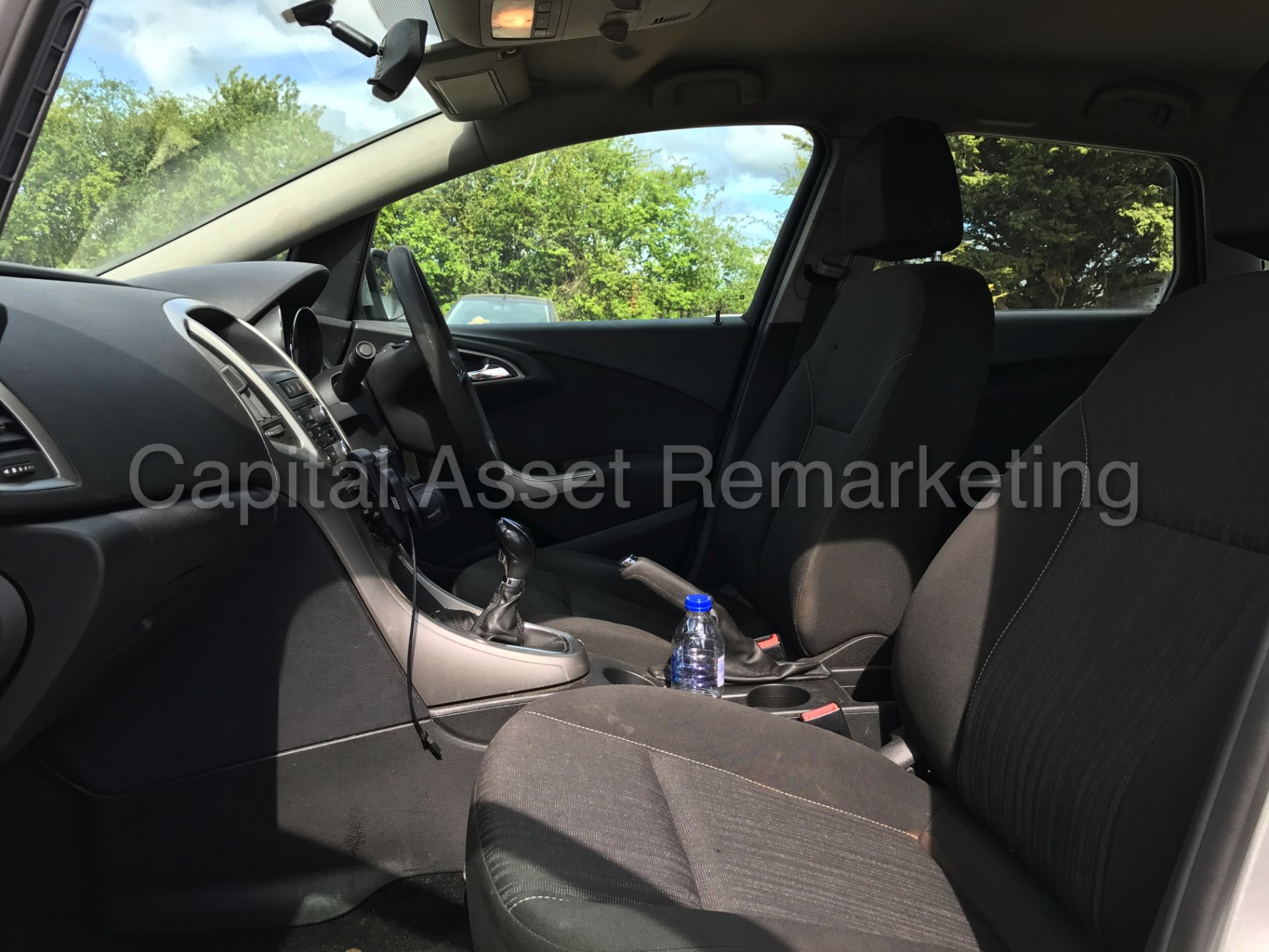 VAUXHALL ASTRA 'EXCLUSIVE' (2012 MODEL) '1.7 CDTI - ECOFLEX - 6 SPEED' **AIR CON** (1 OWNER) - Image 16 of 19