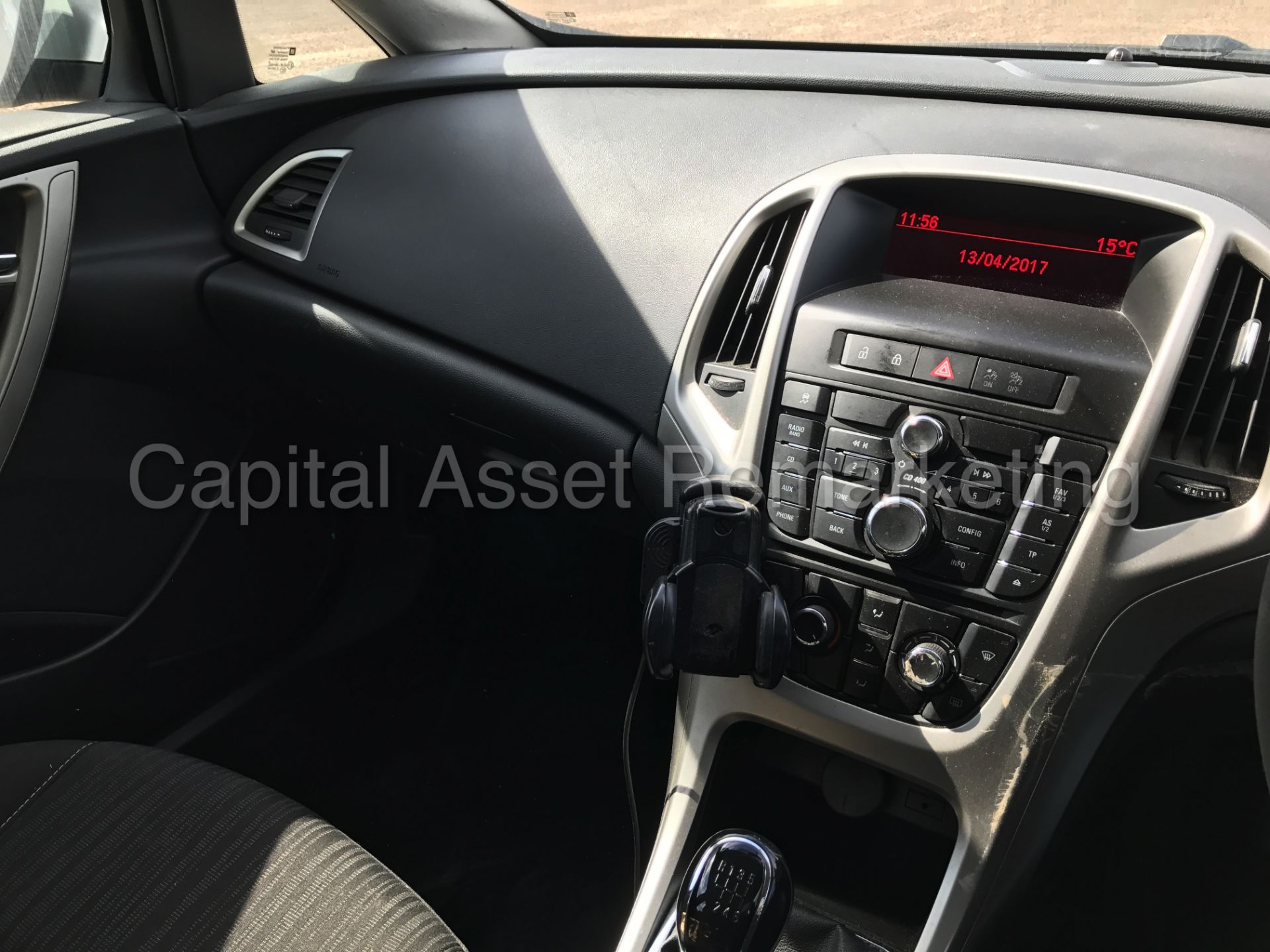 VAUXHALL ASTRA 'EXCLUSIVE' (2012 MODEL) '1.7 CDTI - ECOFLEX - 6 SPEED' **AIR CON** (1 OWNER) - Image 18 of 19