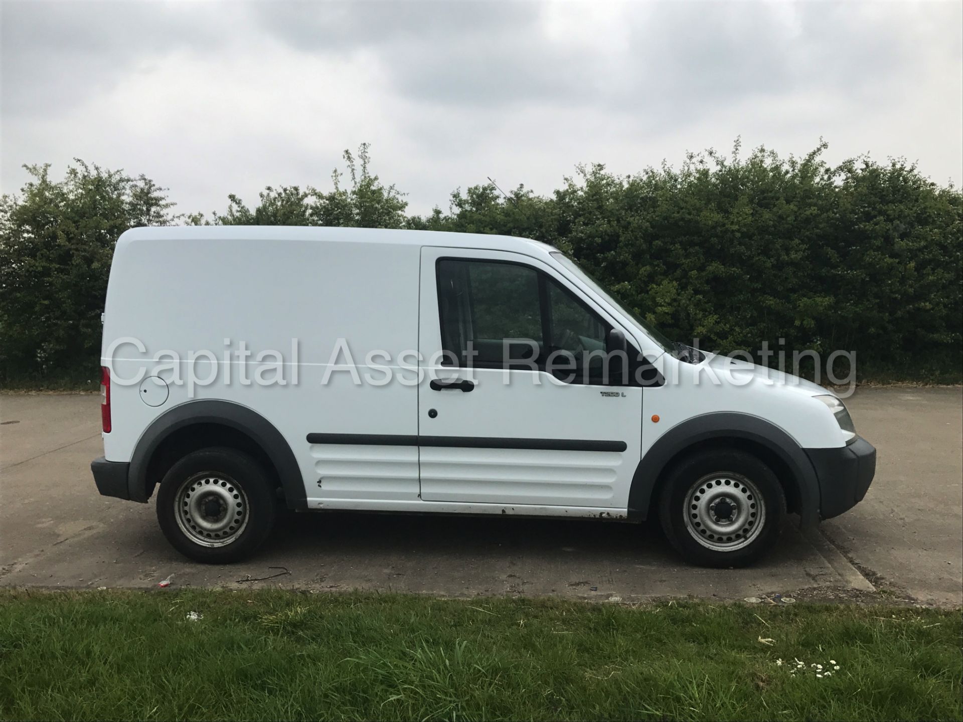 FORD TRANSIT CONNECT 75 T200 (2010 MODEL) '1.8 TDCI - 5 SPEED' 9NO VAT - SAVE 20%) - Image 10 of 18