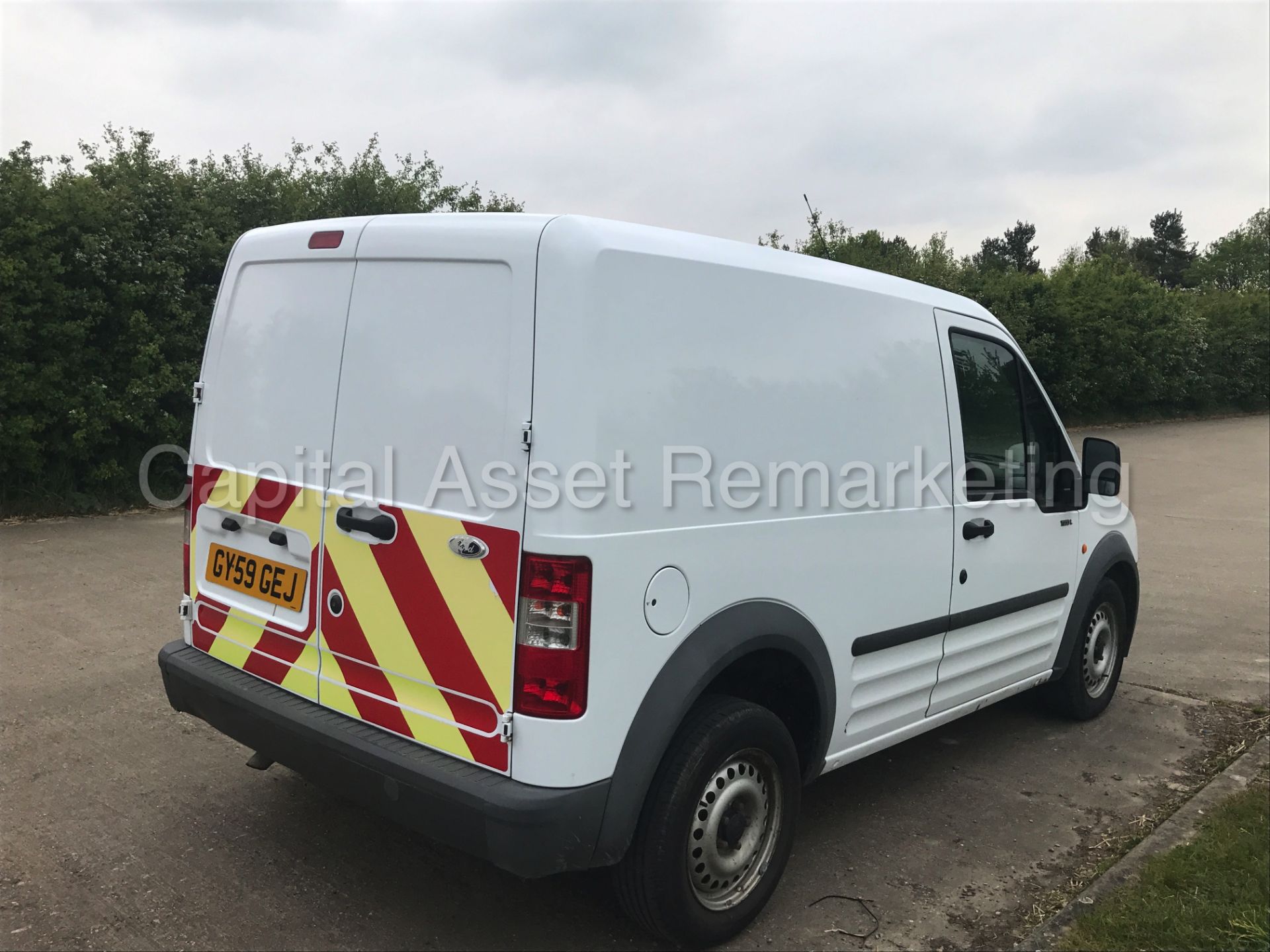 FORD TRANSIT CONNECT 75 T200 (2010 MODEL) '1.8 TDCI - 5 SPEED' 9NO VAT - SAVE 20%) - Image 9 of 18