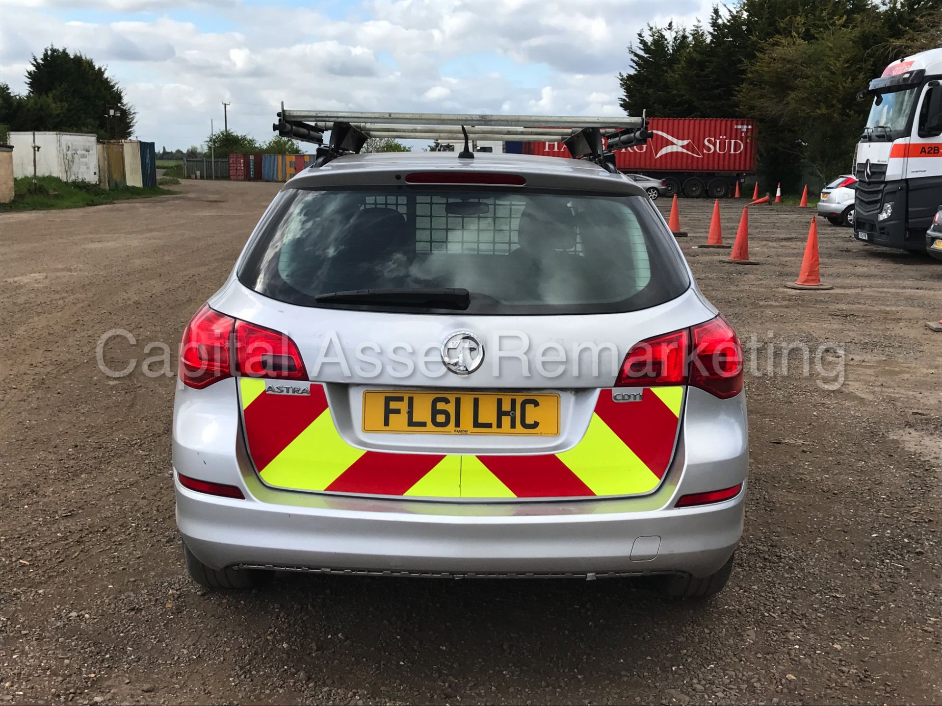 VAUXHALL ASTRA 'EXCLUSIVE' (2012 MODEL) '1.7 CDTI - ECOFLEX - 6 SPEED' **AIR CON** (1 OWNER) - Image 5 of 19