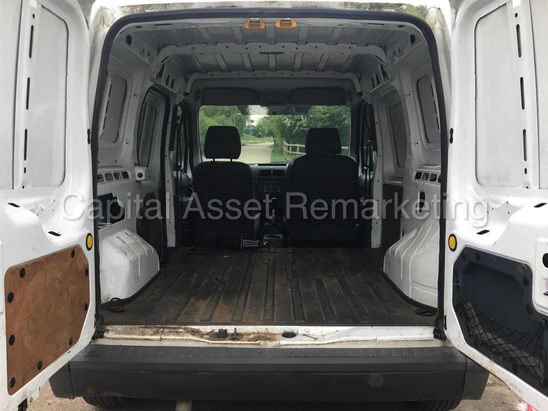 FORD TRANSIT CONNECT 75 T200 (2010 MODEL) '1.8 TDCI - 5 SPEED' 9NO VAT - SAVE 20%) - Image 13 of 18