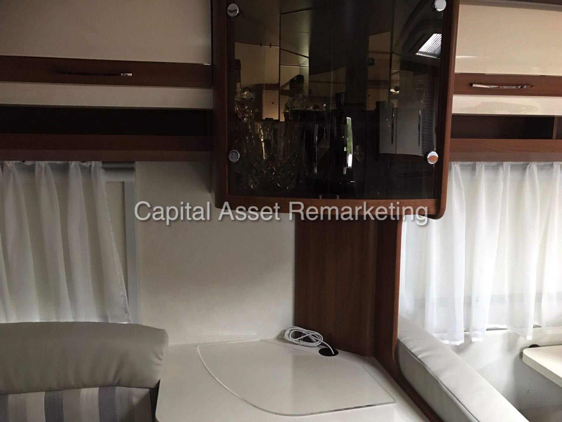 HOBBY VIP 660 'LUXURY CARAVAN' (2016) *MASSIVE SPEC - £26,000 NEW* (1 OWNER - UN-USED) - Image 10 of 22