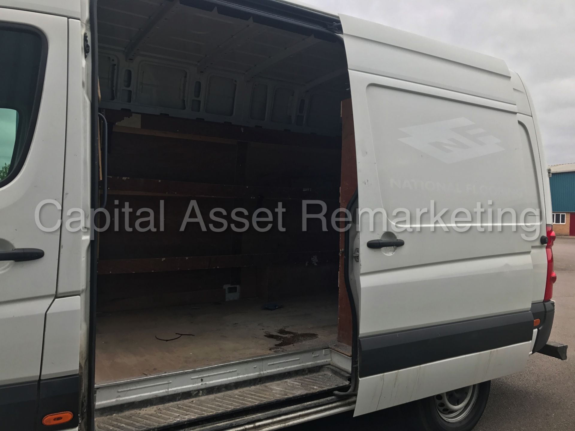 VOLKSWAGEN CRAFTER CR35 'MWB HI-ROOF' (2014) '2.0 TDI - 109 PS - 6 SPEED' *1 COMPANY OWNER FROM NEW* - Image 11 of 19