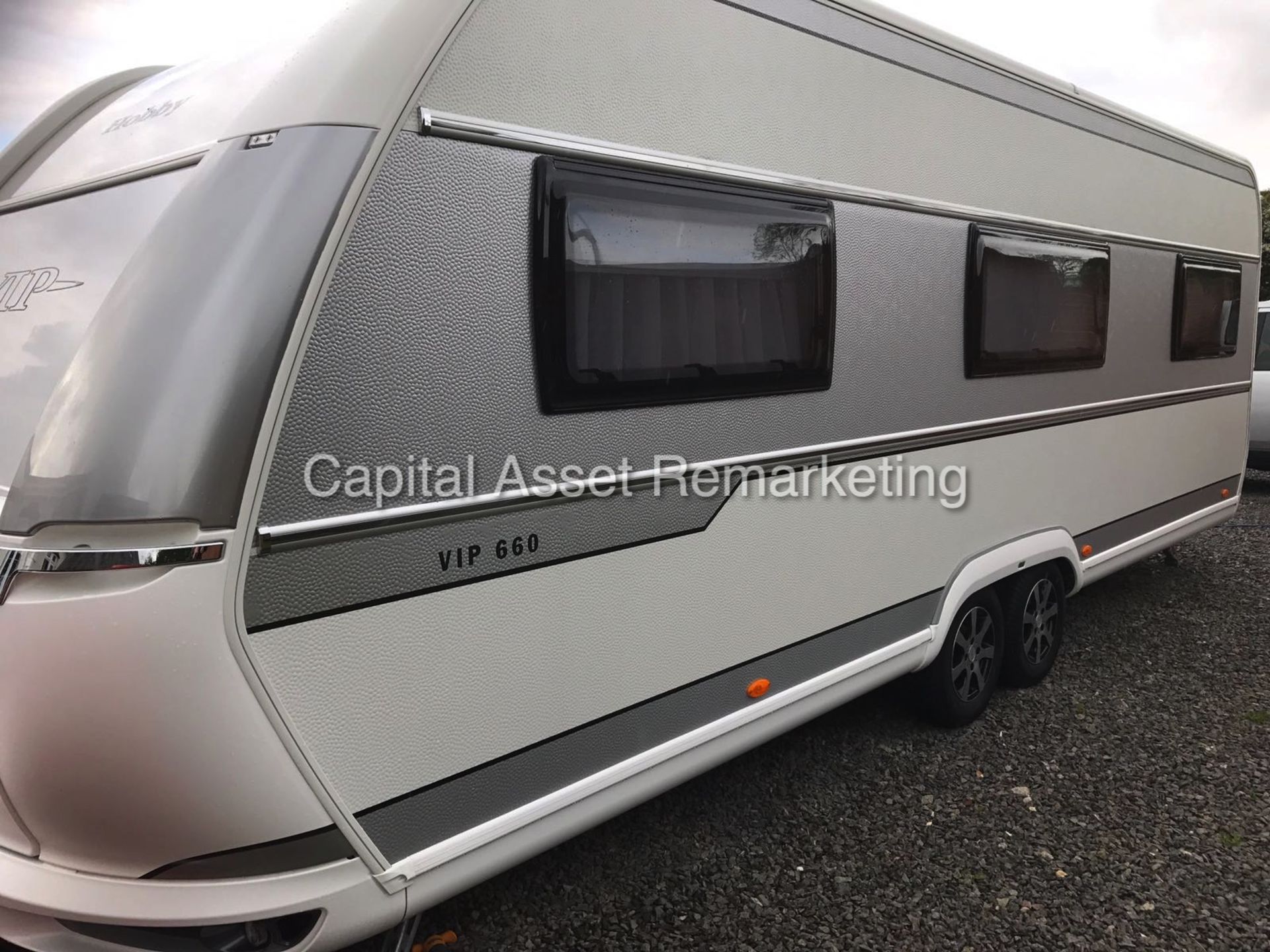 HOBBY VIP 660 'LUXURY CARAVAN' (2016) *MASSIVE SPEC - £26,000 NEW* (1 OWNER - UN-USED) - Image 3 of 22