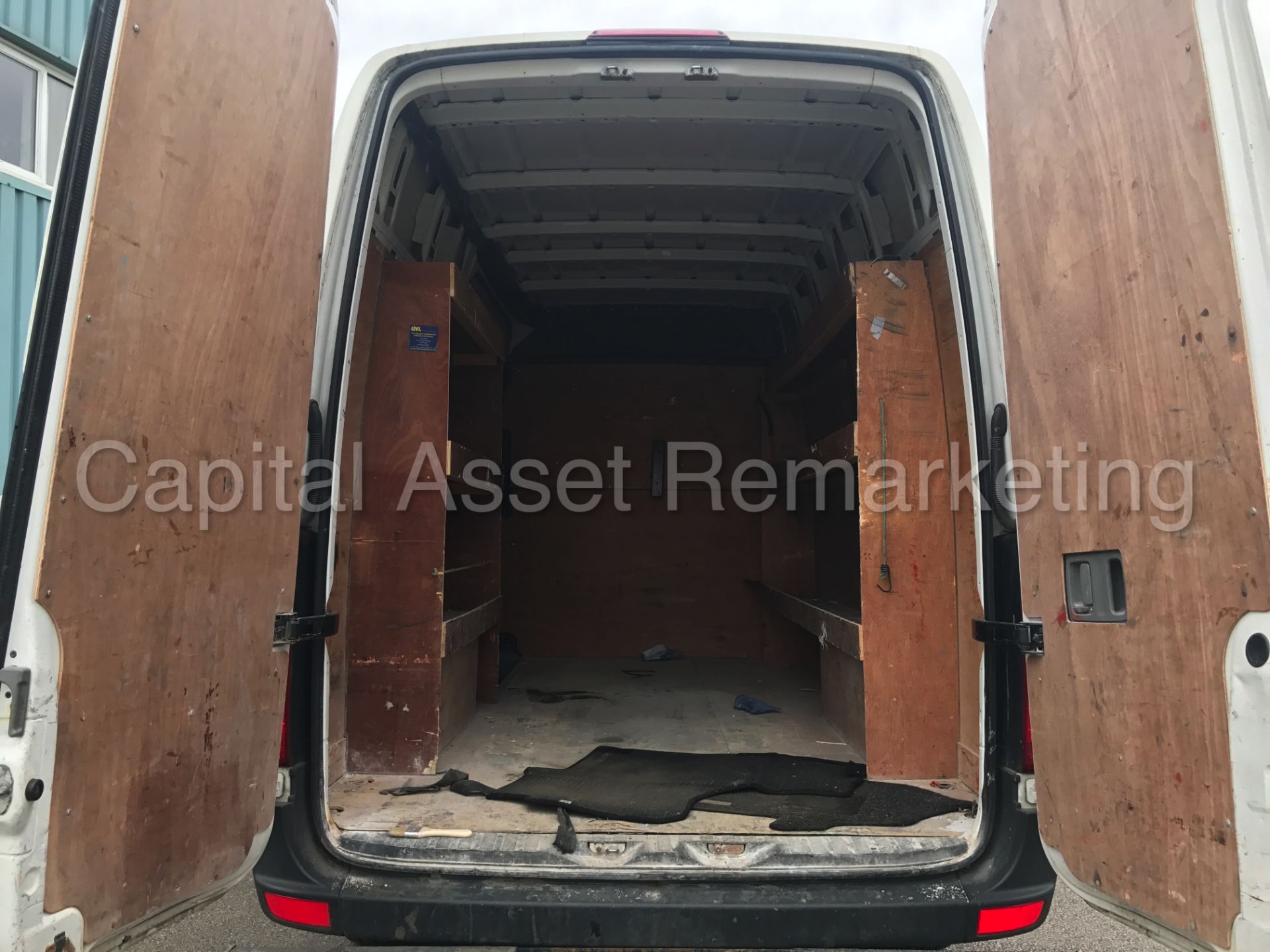 VOLKSWAGEN CRAFTER CR35 'MWB HI-ROOF' (2014) '2.0 TDI - 109 PS - 6 SPEED' *1 COMPANY OWNER FROM NEW* - Image 12 of 19