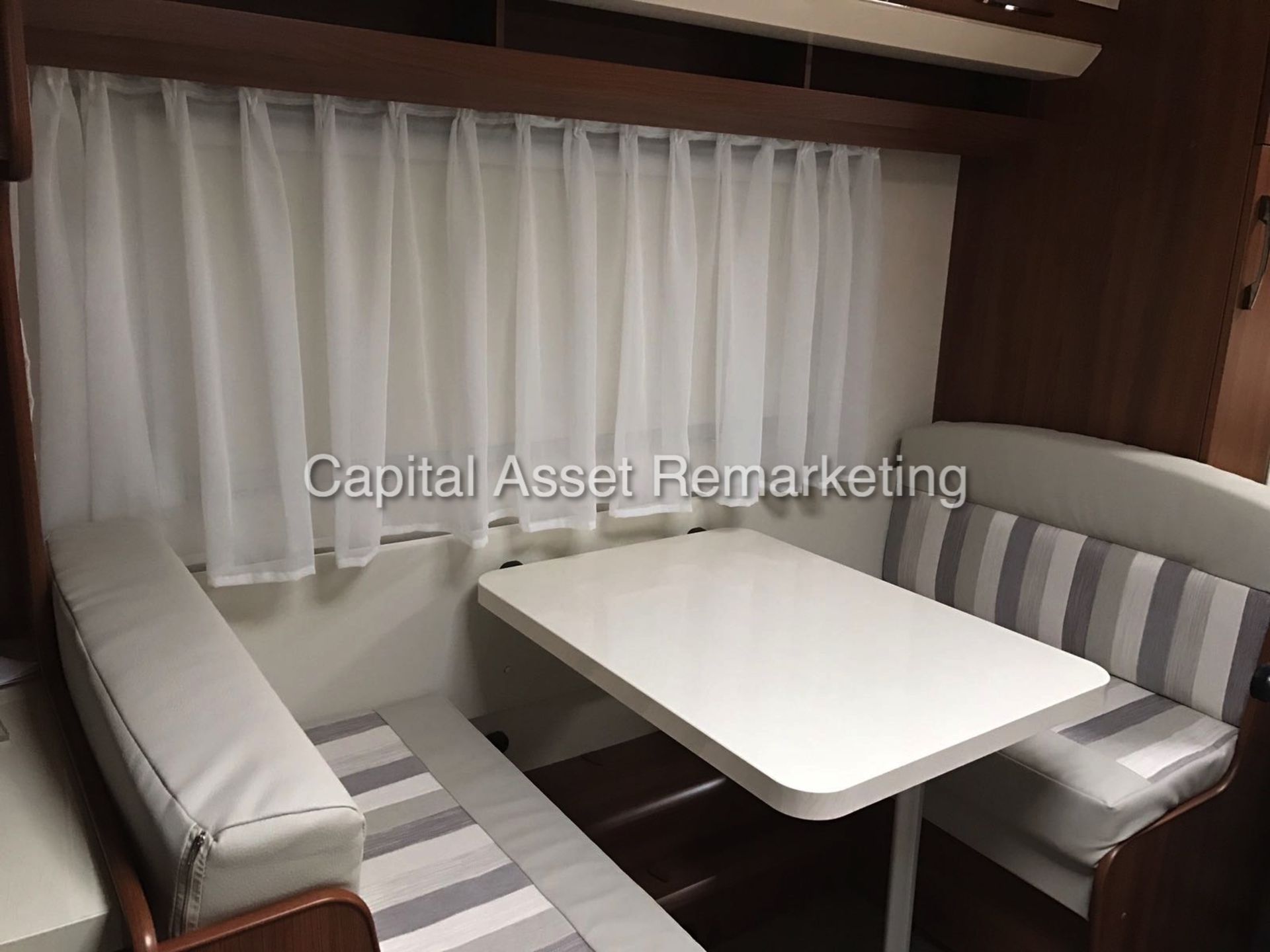 HOBBY VIP 660 'LUXURY CARAVAN' (2016) *MASSIVE SPEC - £26,000 NEW* (1 OWNER - UN-USED) - Image 7 of 22