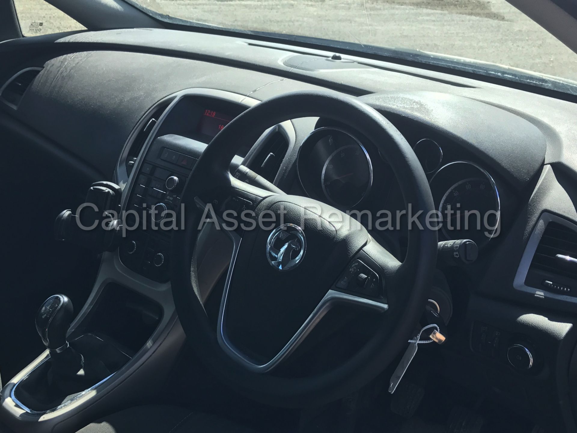 VAUXHALL ASTRA 'EXCLUSIVE' (2012 MODEL) '1.7 CDTI - ECOFLEX - 6 SPEED' **AIR CON** (1 OWNER) - Image 15 of 25