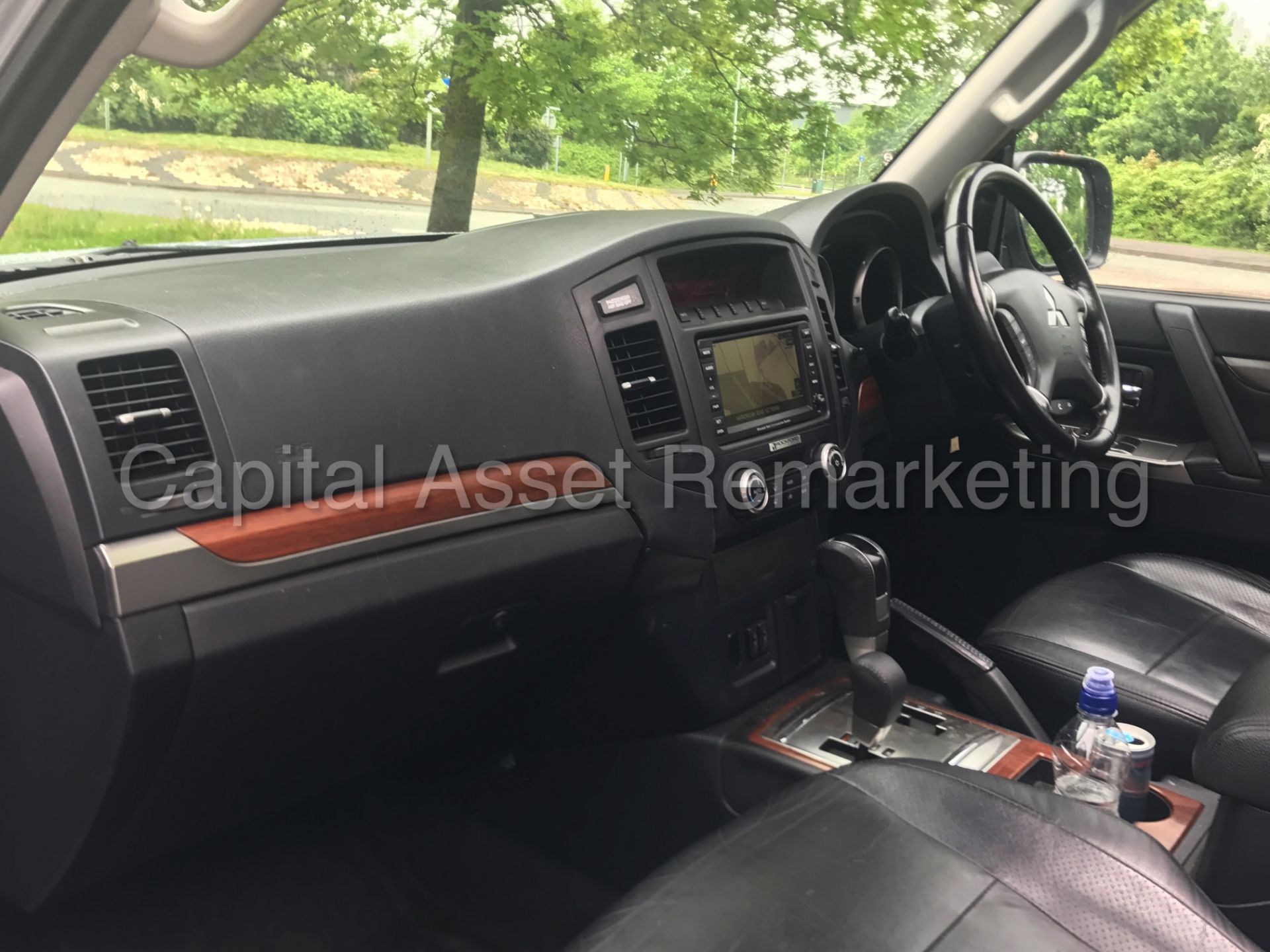 MITSUBISHI SHOGUN 'LWB - 7 SEATER' (2013) '3.2 DI-D - AUTO - LEATHER - SAT NAV' (1 OWNER FROM NEW) - Image 22 of 30