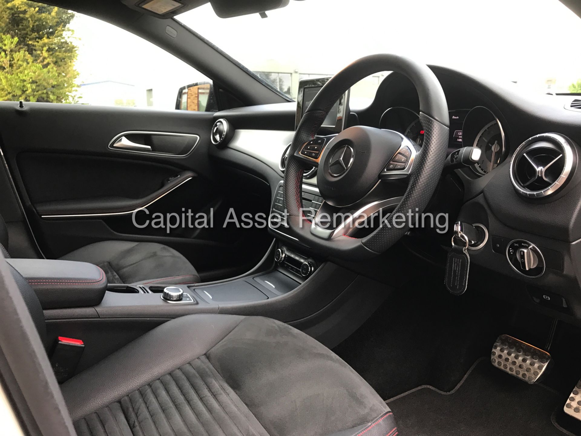 MERCEDES-BENZ CLA 220d 'AMG - NIGHT EDITION' (2015) '7-G AUTO - LEATHER - SAT NAV' *HUGE SPEC* - Image 11 of 24