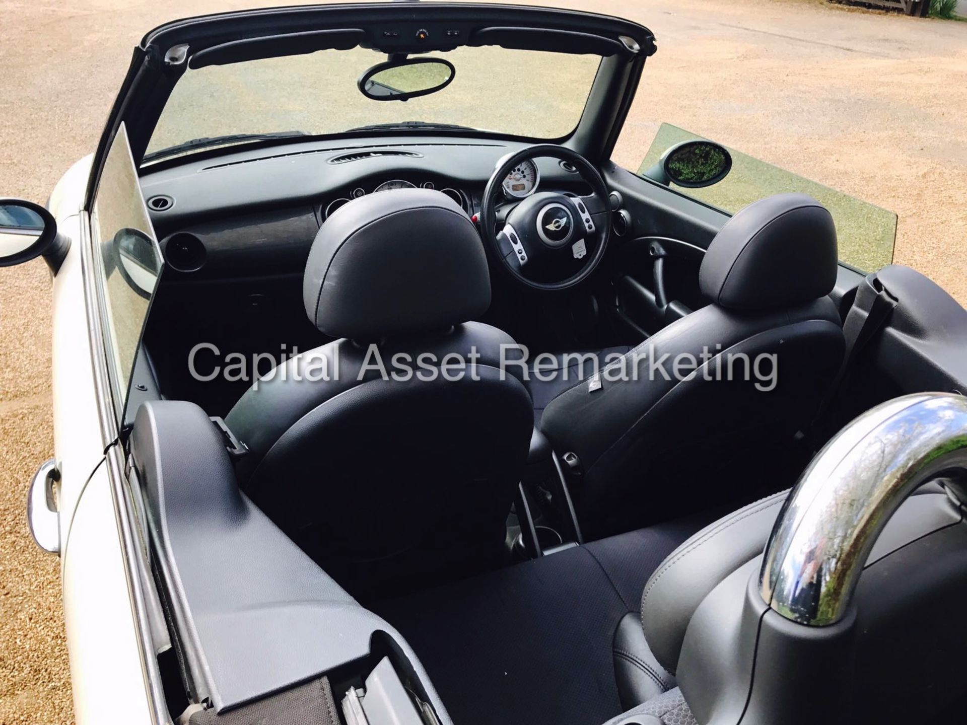 ON SALE MINI "ONE" 1.6 CONVERTIBLE - 06 REG - GENUINE MILES - LEATHER - AIR CON - CHROME PACK - Image 11 of 15