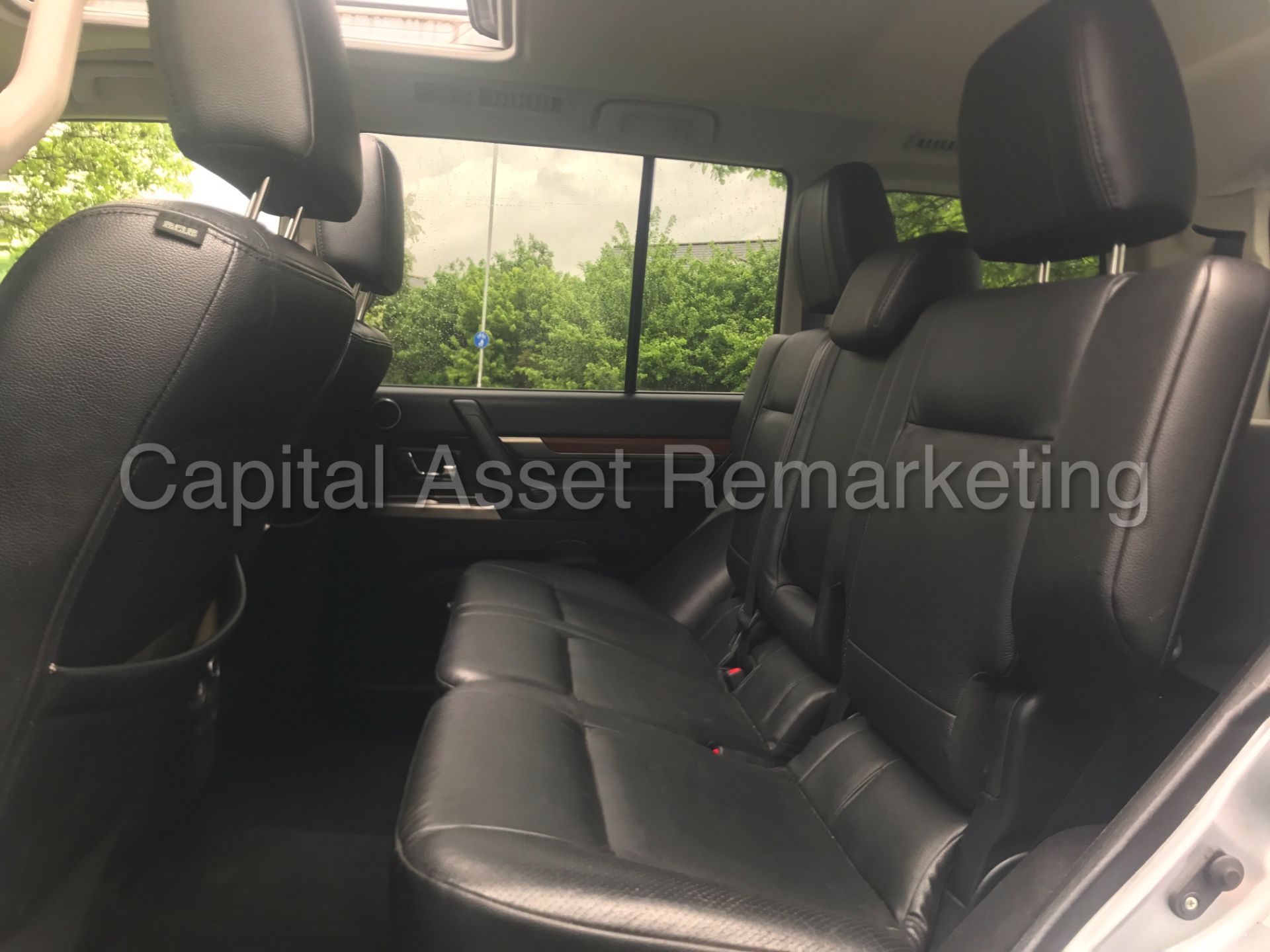 MITSUBISHI SHOGUN 'LWB - 7 SEATER' (2013) '3.2 DI-D - AUTO - LEATHER - SAT NAV' (1 OWNER FROM NEW) - Image 24 of 30