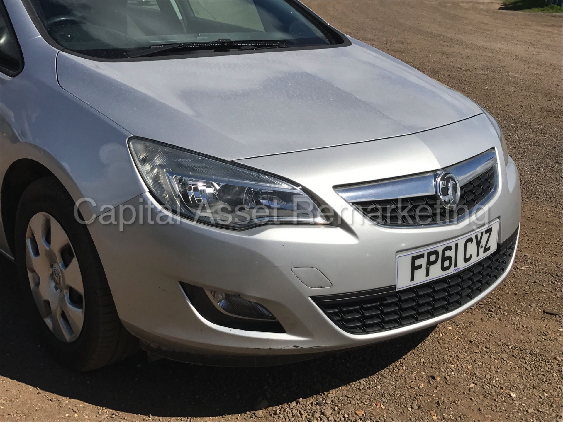 VAUXHALL ASTRA 'EXCLUSIVE' (2012 MODEL) '1.7 CDTI - ECOFLEX - 6 SPEED' **AIR CON** (1 OWNER) - Image 11 of 25