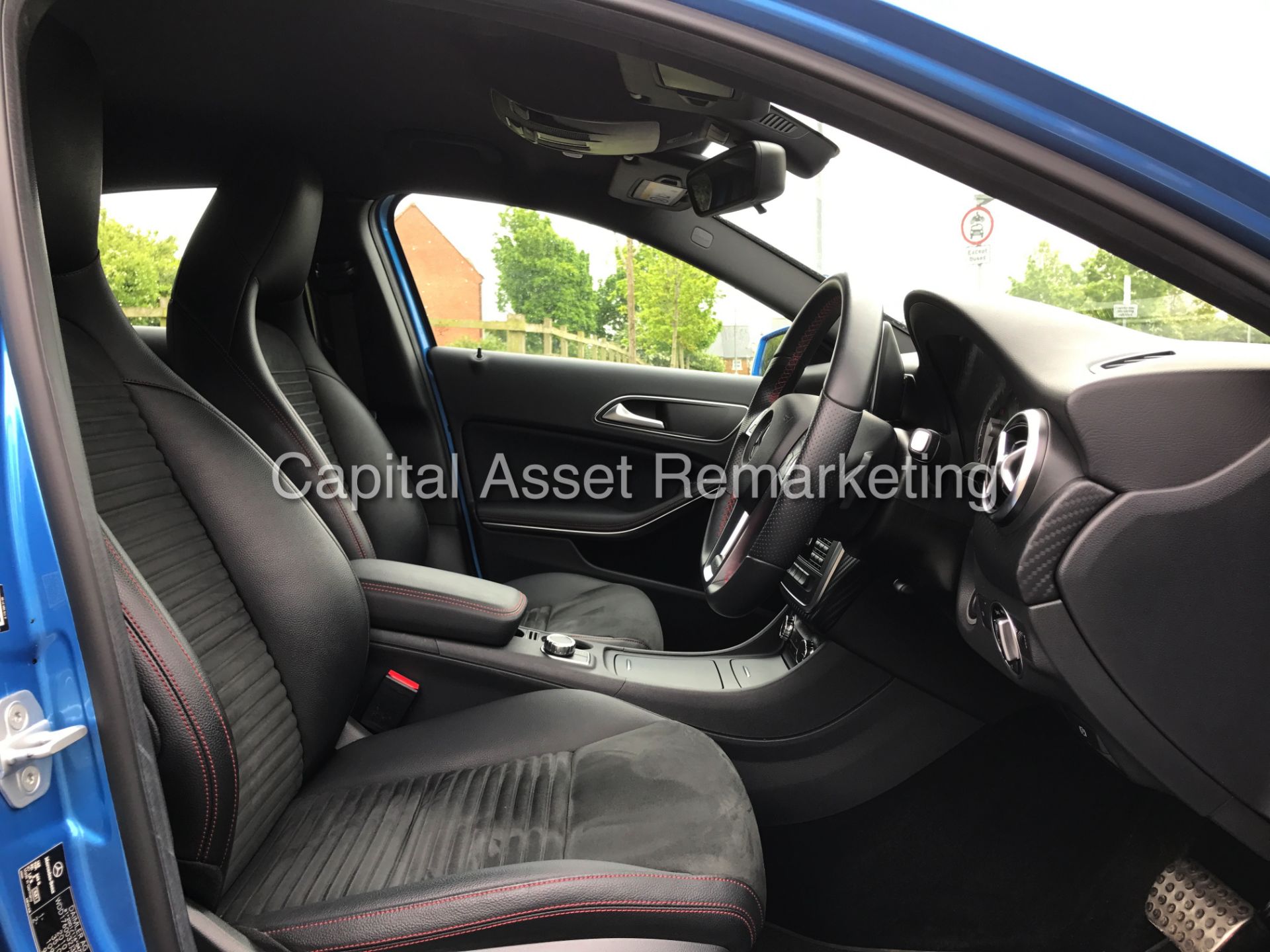 MERCEDES-BENZ A220d 'AMG SPORT' (2015) '7-G AUTO - LEATHER - SAT NAV' *HUGE SPEC* (1 OWNER) - Image 10 of 24