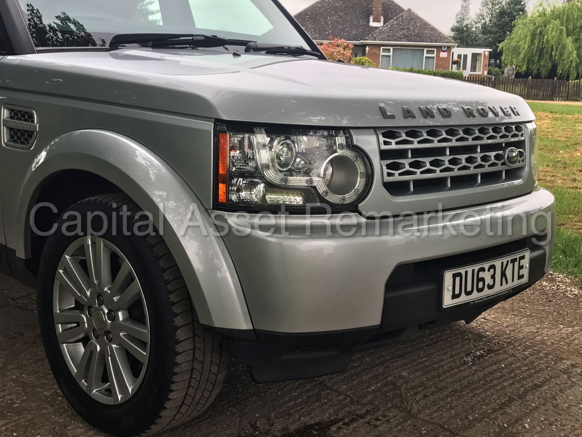 (On sale) LAND ROVER DISCOVERY 4 (2014 MODEL) '3.0 SDV6 -AUTO- 255 BHP - 7 SEATER'(1 OWNER FROM NEW) - Image 11 of 42