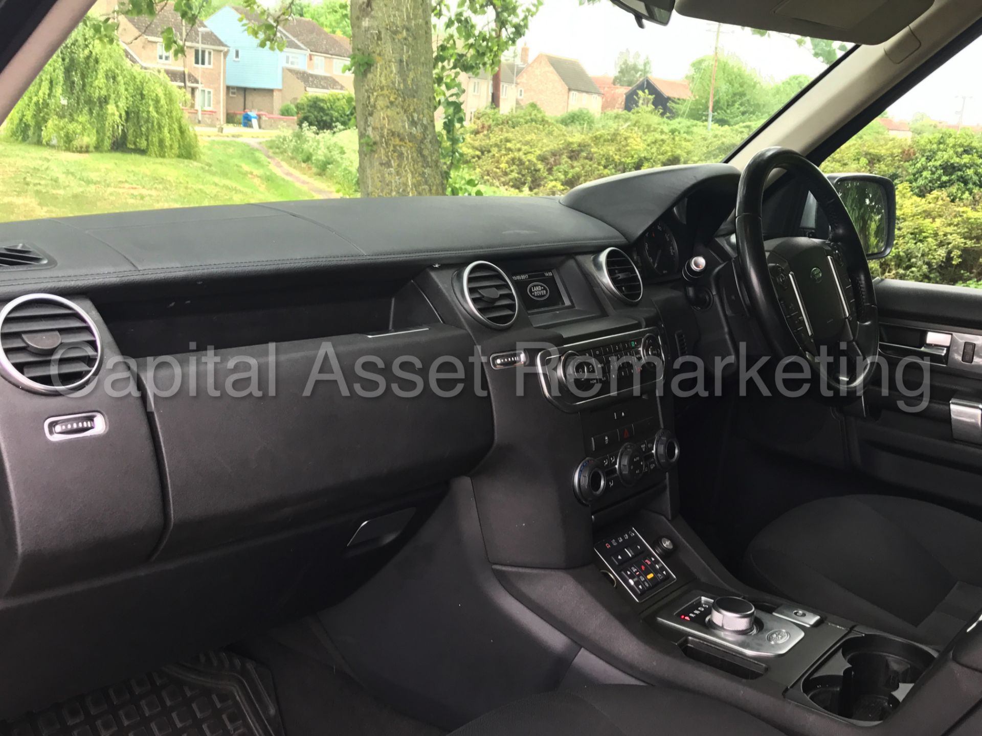 (On sale) LAND ROVER DISCOVERY 4 (2014 MODEL) '3.0 SDV6 -AUTO- 255 BHP - 7 SEATER'(1 OWNER FROM NEW) - Image 29 of 42