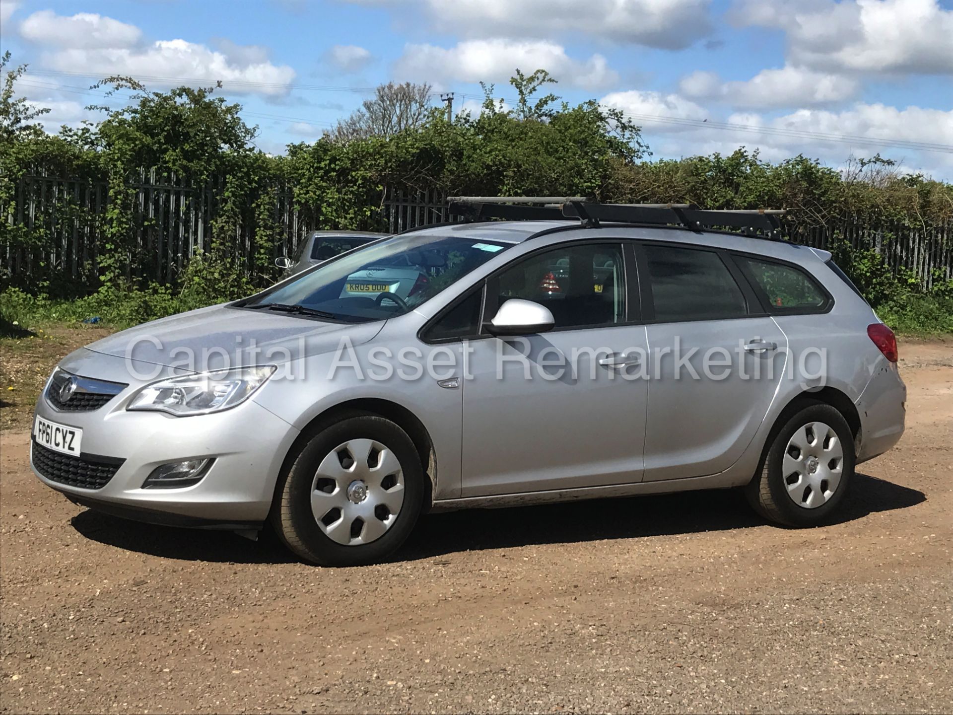 VAUXHALL ASTRA 'EXCLUSIVE' (2012 MODEL) '1.7 CDTI - ECOFLEX - 6 SPEED' **AIR CON** (1 OWNER) - Image 2 of 25