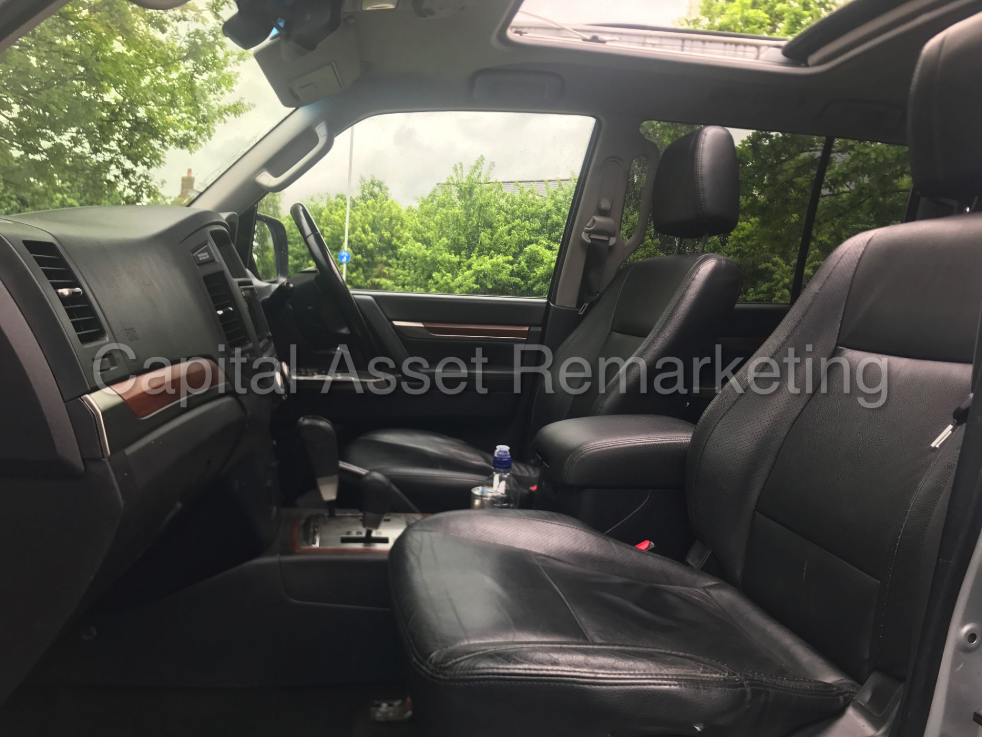 MITSUBISHI SHOGUN 'LWB - 7 SEATER' (2013) '3.2 DI-D - AUTO - LEATHER - SAT NAV' (1 OWNER FROM NEW) - Image 23 of 30