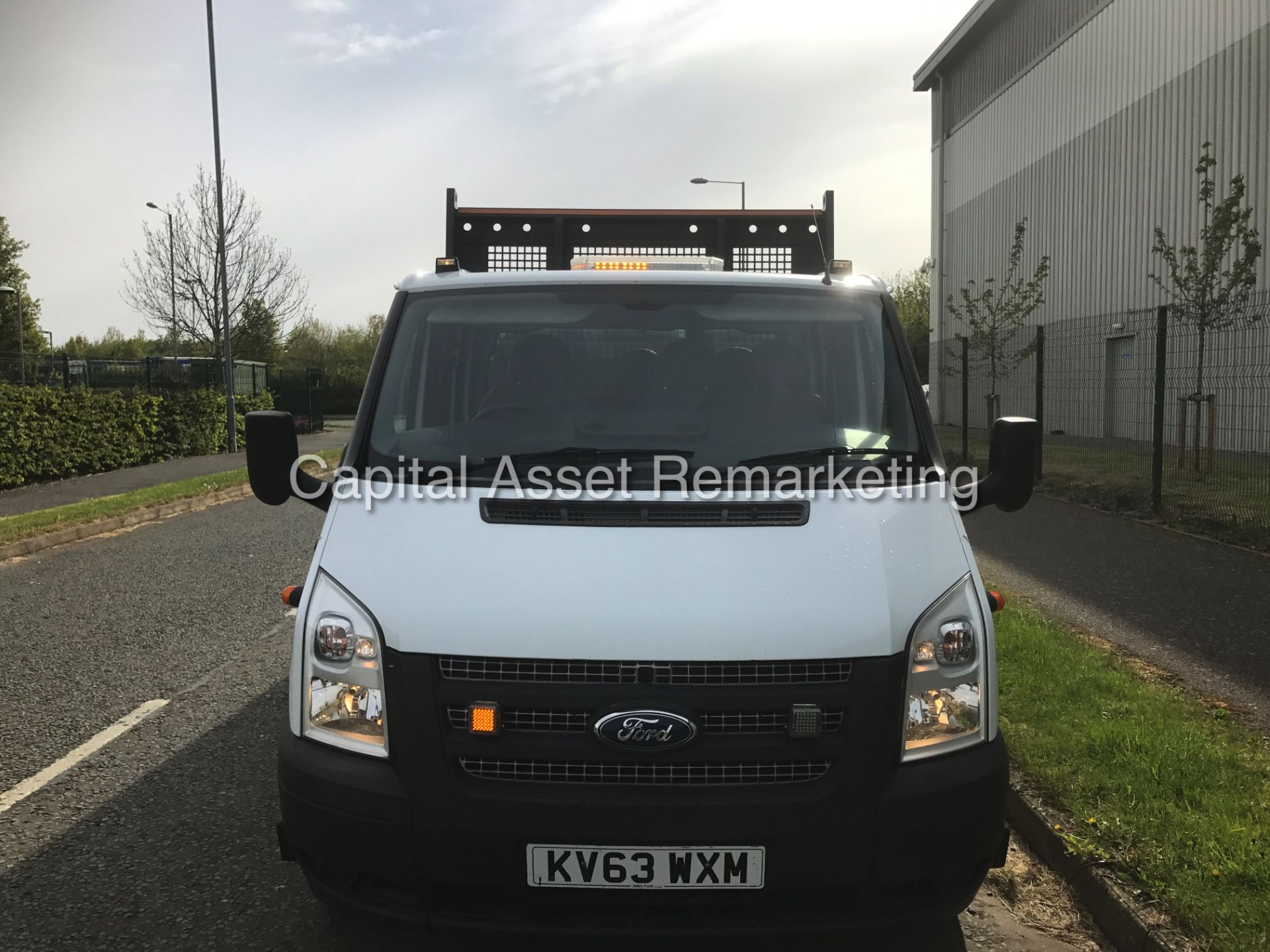 (ON SALE) FORD TRANSIT 125 T350 'D/CAB TIPPER' (2014 MODEL) **LOW MILES** (1 COMPANY OWNER FROM NEW) - Image 3 of 17