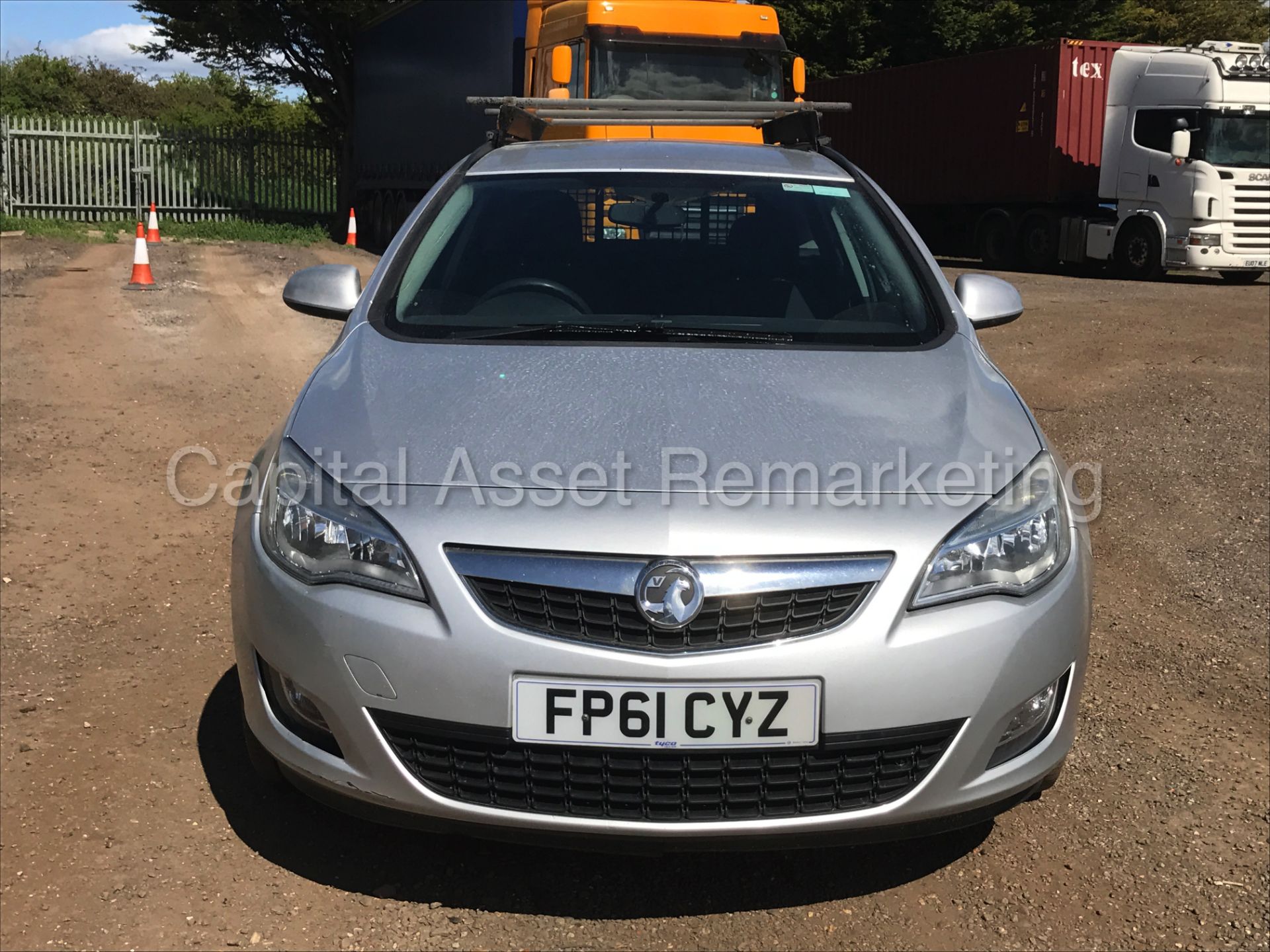 VAUXHALL ASTRA 'EXCLUSIVE' (2012 MODEL) '1.7 CDTI - ECOFLEX - 6 SPEED' **AIR CON** (1 OWNER) - Image 9 of 25