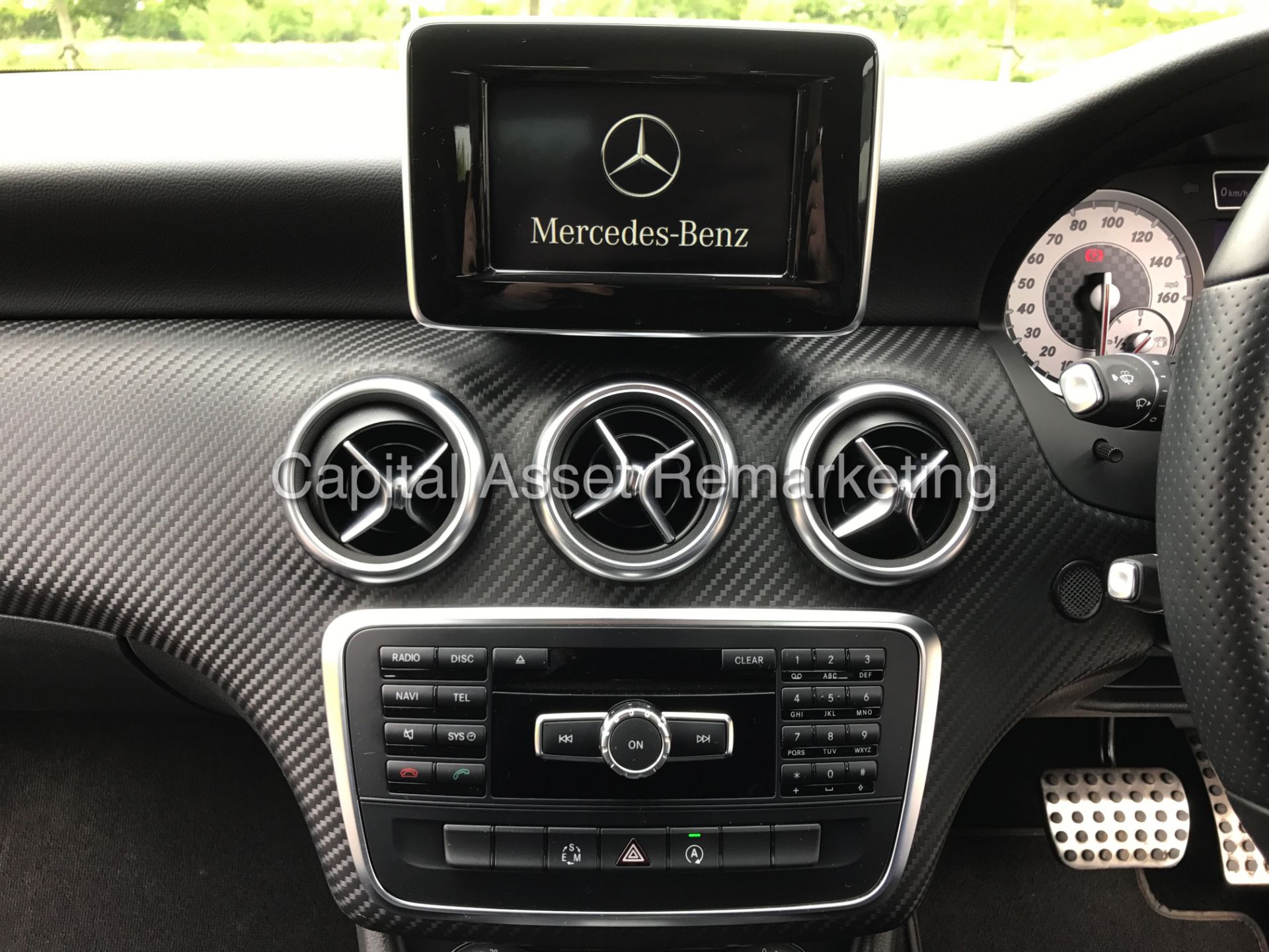 MERCEDES-BENZ A220d 'AMG SPORT' (2015) '7-G AUTO - LEATHER - SAT NAV' *HUGE SPEC* (1 OWNER) - Image 21 of 24