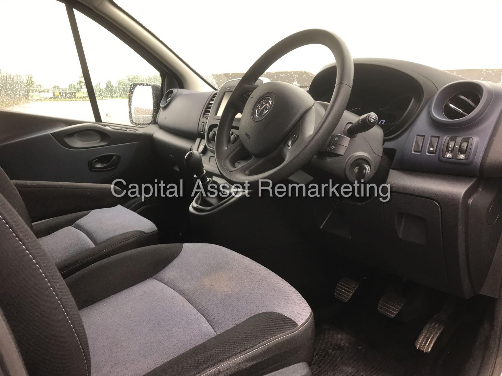 VAUXHALL VIVARO 1.6CDTI"115" 6 SPEED - LWB 9 SEATER "MPV" MINIBUS - 2016 MODEL - LOW MILES - WOW!!! - Image 10 of 20