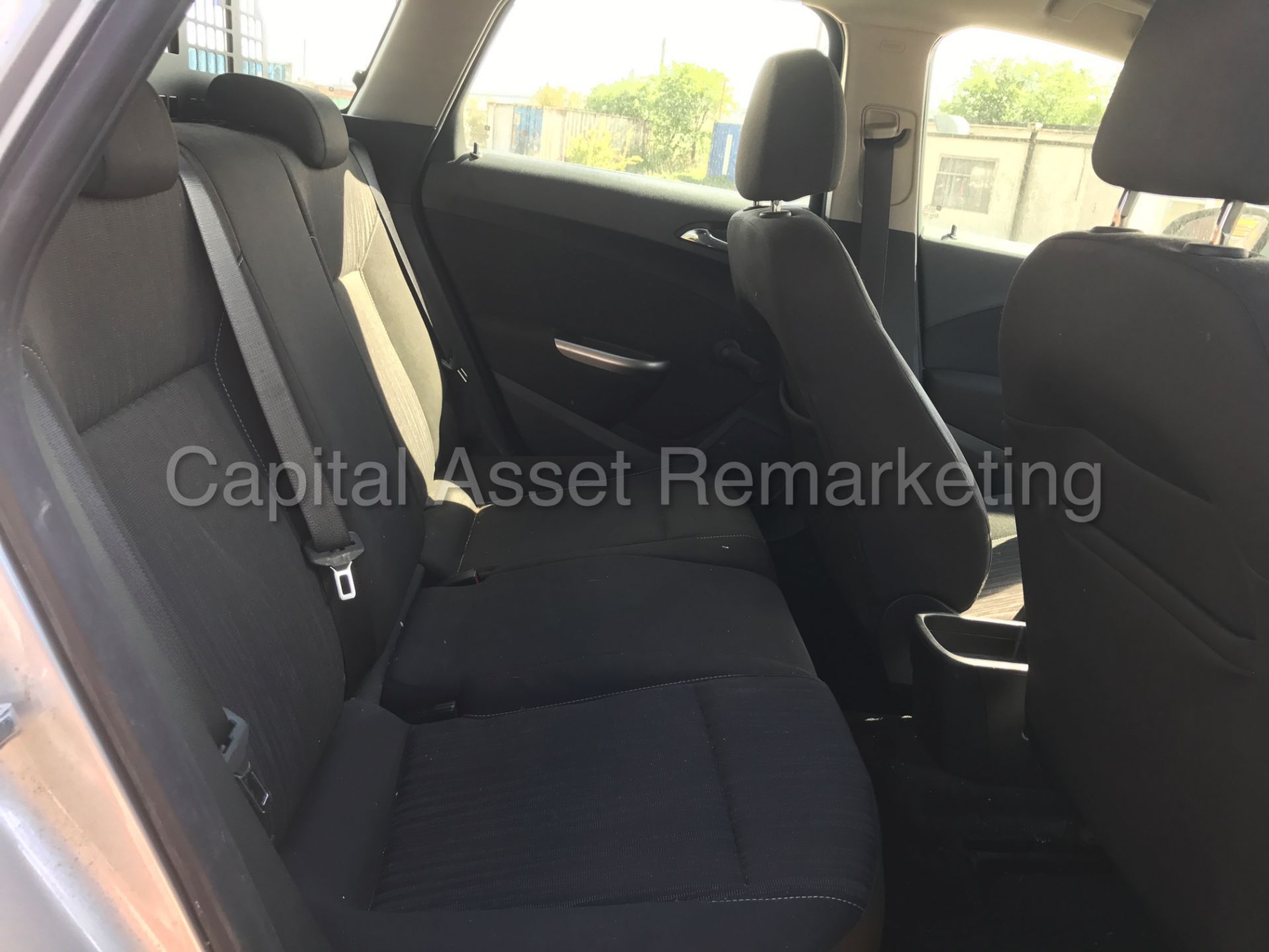 VAUXHALL ASTRA 'EXCLUSIVE' (2012 MODEL) '1.7 CDTI - ECOFLEX - 6 SPEED' **AIR CON** (1 OWNER) - Image 17 of 25