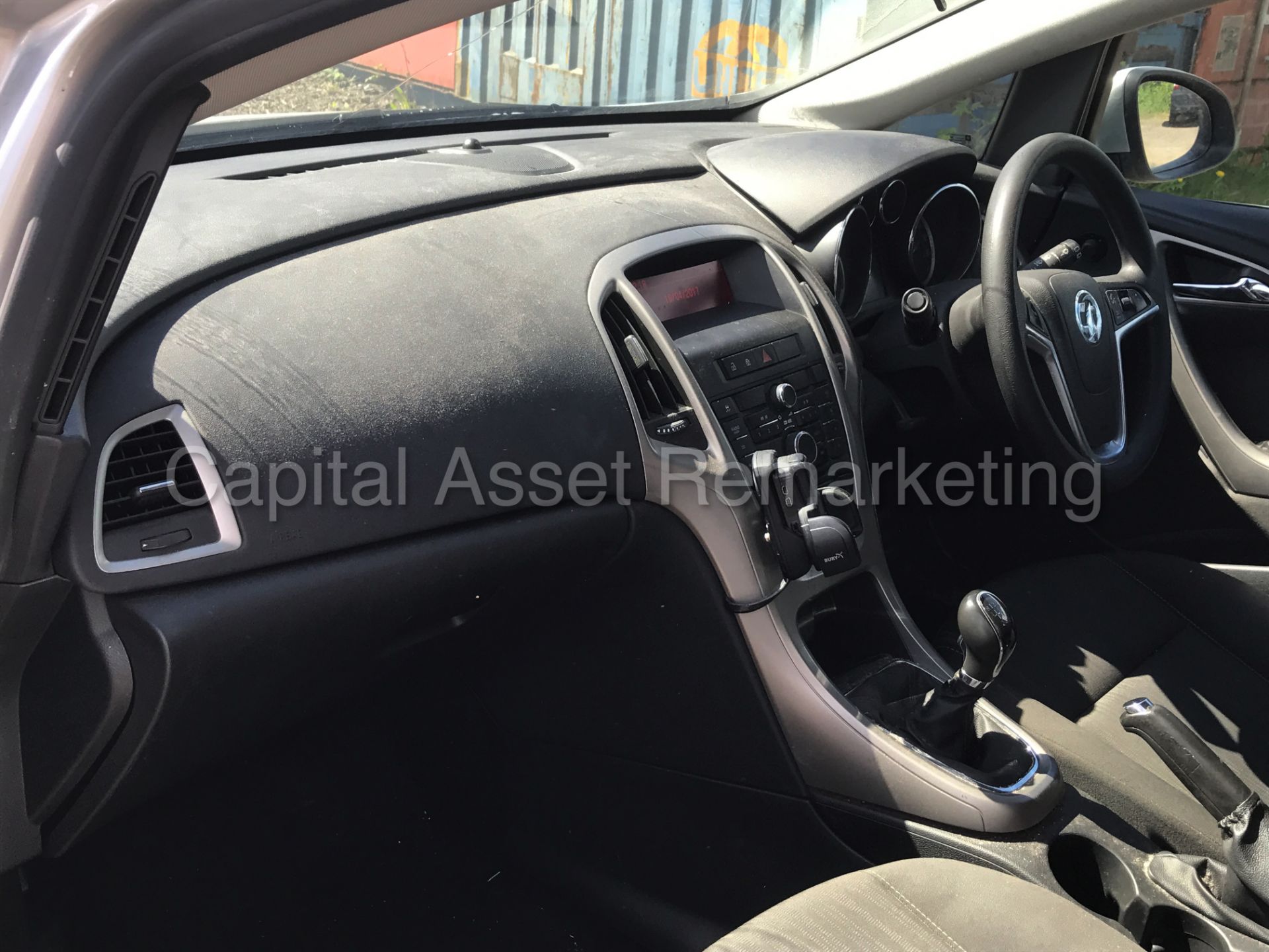 VAUXHALL ASTRA 'EXCLUSIVE' (2012 MODEL) '1.7 CDTI - ECOFLEX - 6 SPEED' **AIR CON** (1 OWNER) - Image 20 of 25