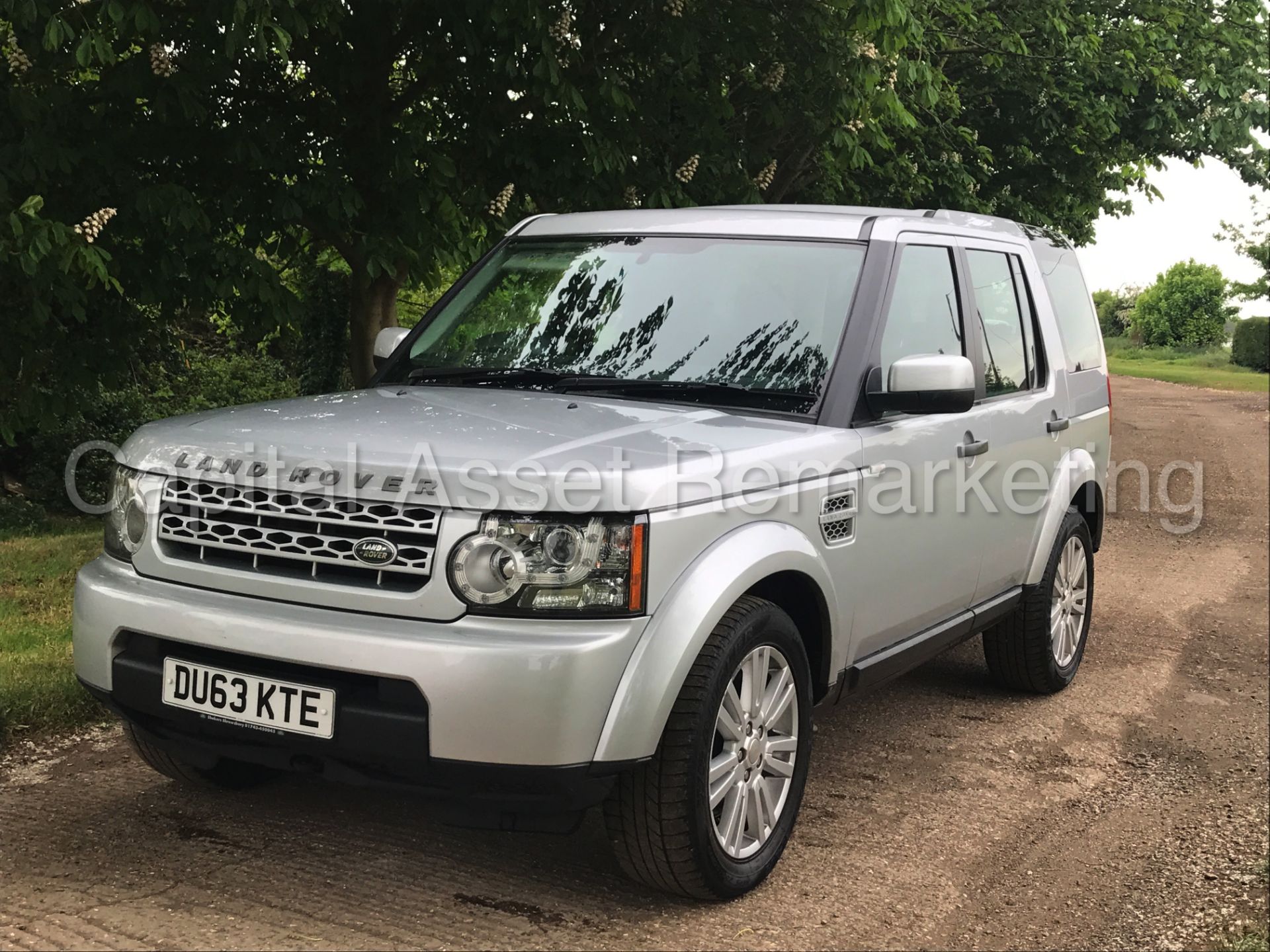 (On sale) LAND ROVER DISCOVERY 4 (2014 MODEL) '3.0 SDV6 -AUTO- 255 BHP - 7 SEATER'(1 OWNER FROM NEW) - Image 2 of 42