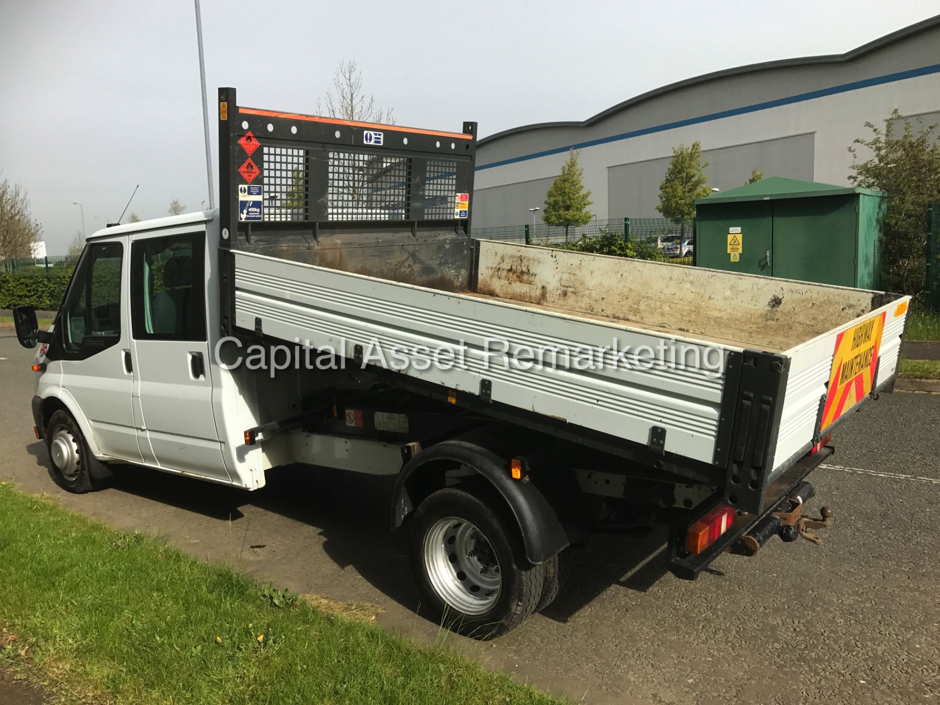(ON SALE) FORD TRANSIT 125 T350 'D/CAB TIPPER' (2014 MODEL) **LOW MILES** (1 COMPANY OWNER FROM NEW) - Image 4 of 17