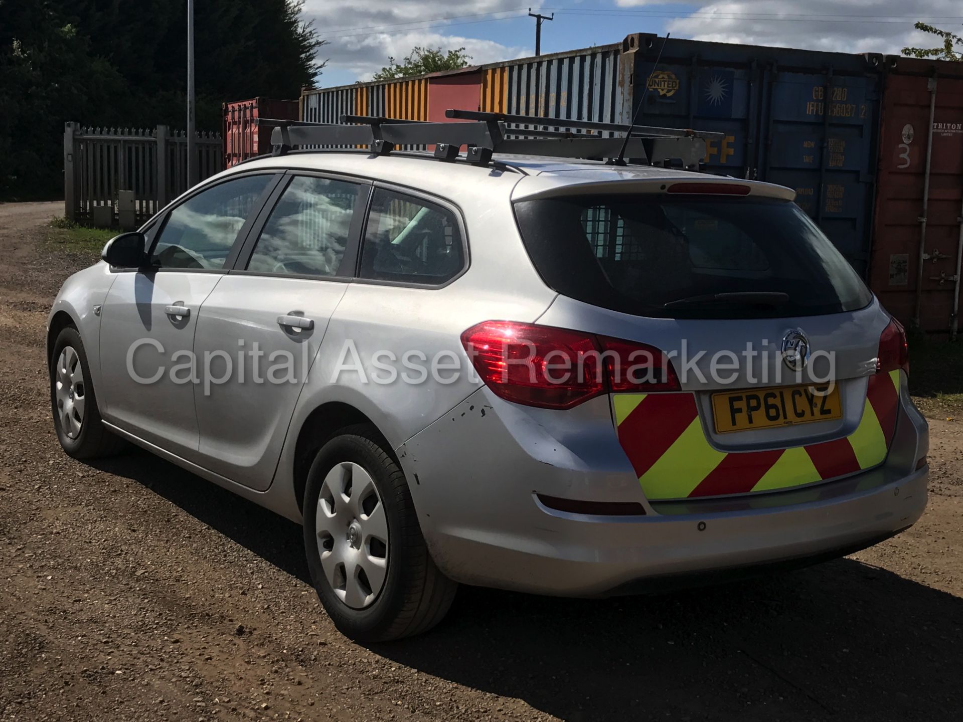 VAUXHALL ASTRA 'EXCLUSIVE' (2012 MODEL) '1.7 CDTI - ECOFLEX - 6 SPEED' **AIR CON** (1 OWNER) - Image 3 of 25