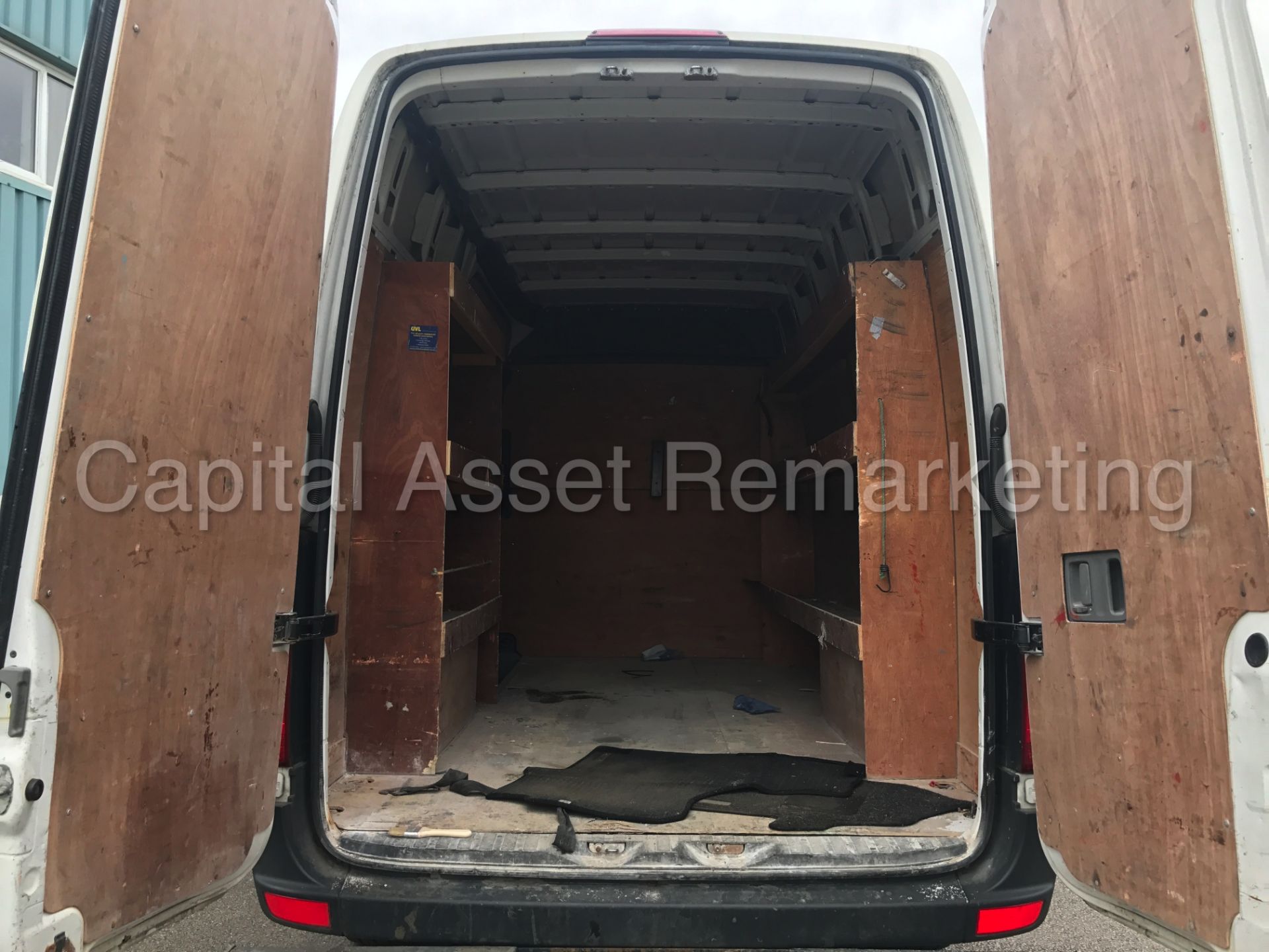 VOLKSWAGEN CRAFTER CR35 'MWB HI-ROOF' (2014) '2.0 TDI - 109 PS - 6 SPEED' *1 COMPANY OWNER FROM NEW* - Image 13 of 19