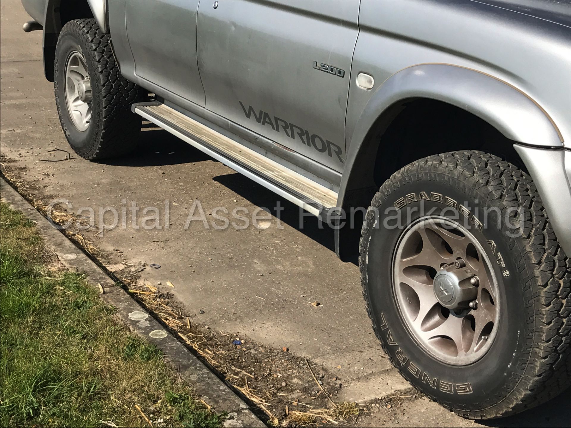 MITSUBISHI L200 'WARRIOR' D/CAB LWB PICK-UP (2004 MODEL) 'LEATHER - AIR CON' (NO VAT - SAVE 20%) - Image 12 of 24