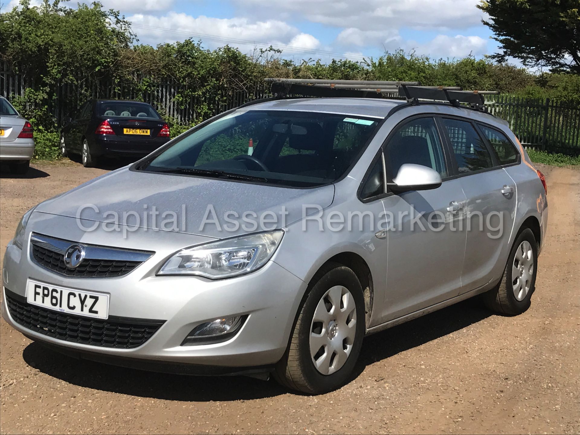 VAUXHALL ASTRA 'EXCLUSIVE' (2012 MODEL) '1.7 CDTI - ECOFLEX - 6 SPEED' **AIR CON** (1 OWNER) - Image 10 of 25