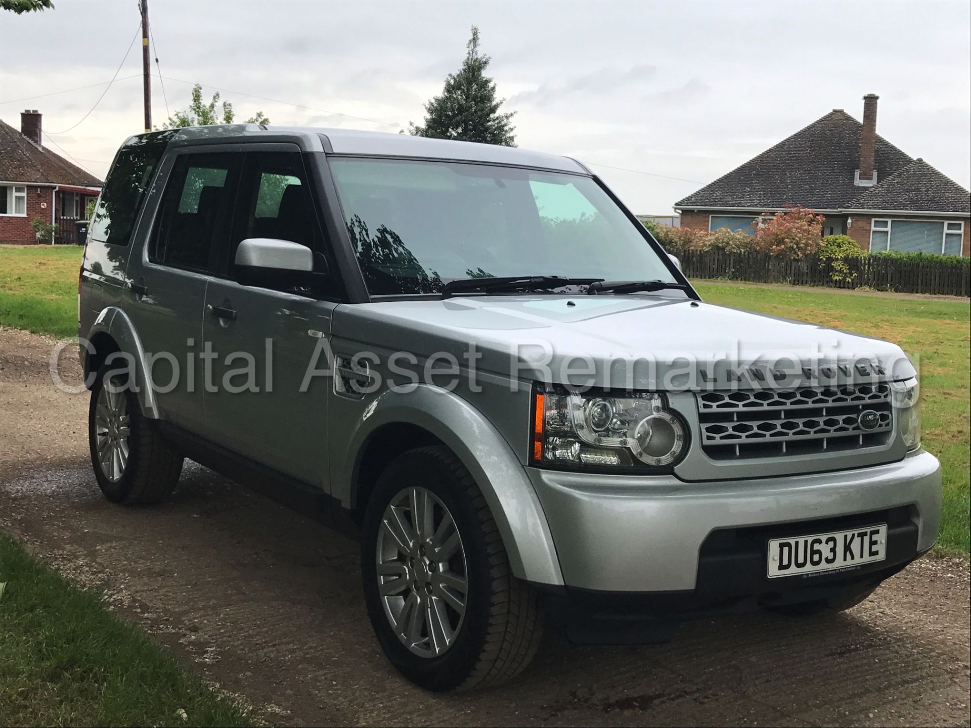 (On sale) LAND ROVER DISCOVERY 4 (2014 MODEL) '3.0 SDV6 -AUTO- 255 BHP - 7 SEATER'(1 OWNER FROM NEW) - Image 8 of 42