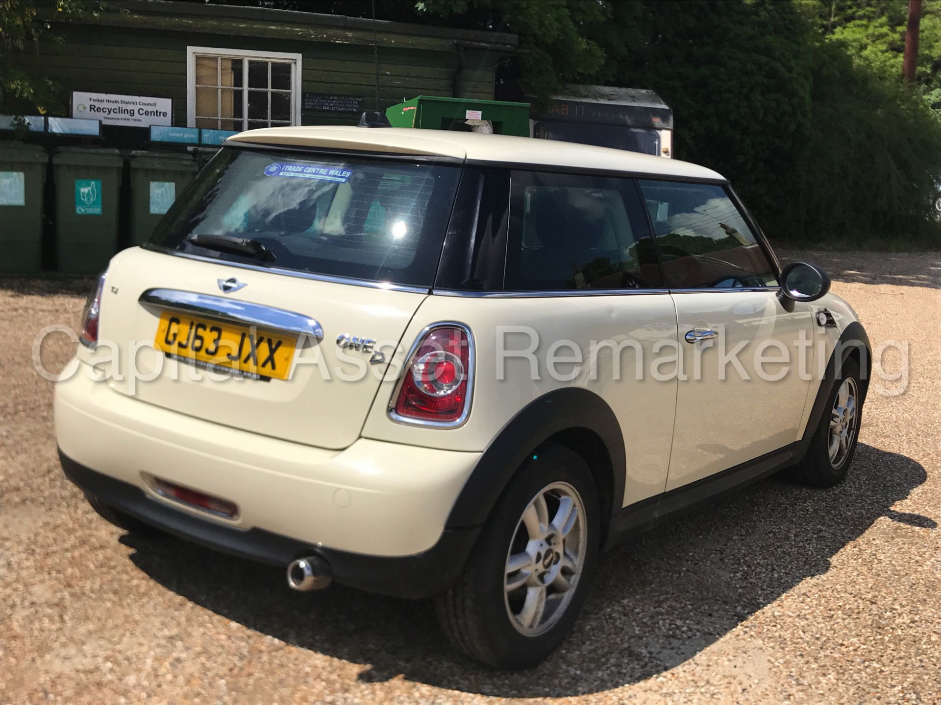 MINI 'ONE EDITION' 3 DOOR HATCHBACK (2014 MODEL) '1.6 DIESEL - STOP / START - AIR CON' (NO VAT) - Image 9 of 26