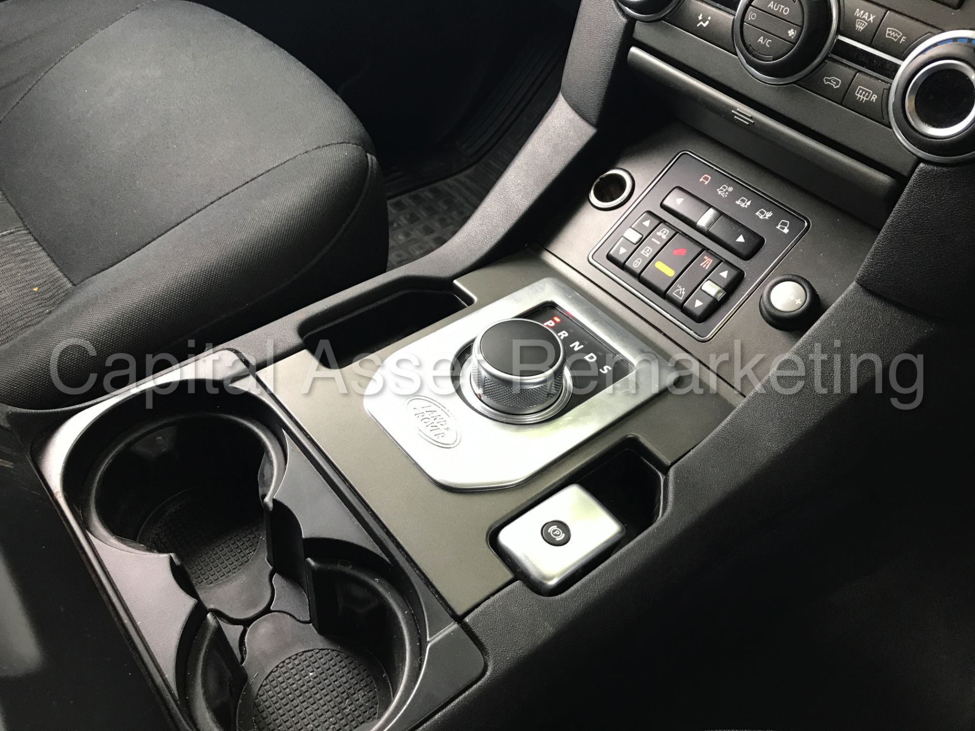 (On sale) LAND ROVER DISCOVERY 4 (2014 MODEL) '3.0 SDV6 -AUTO- 255 BHP - 7 SEATER'(1 OWNER FROM NEW) - Image 36 of 42