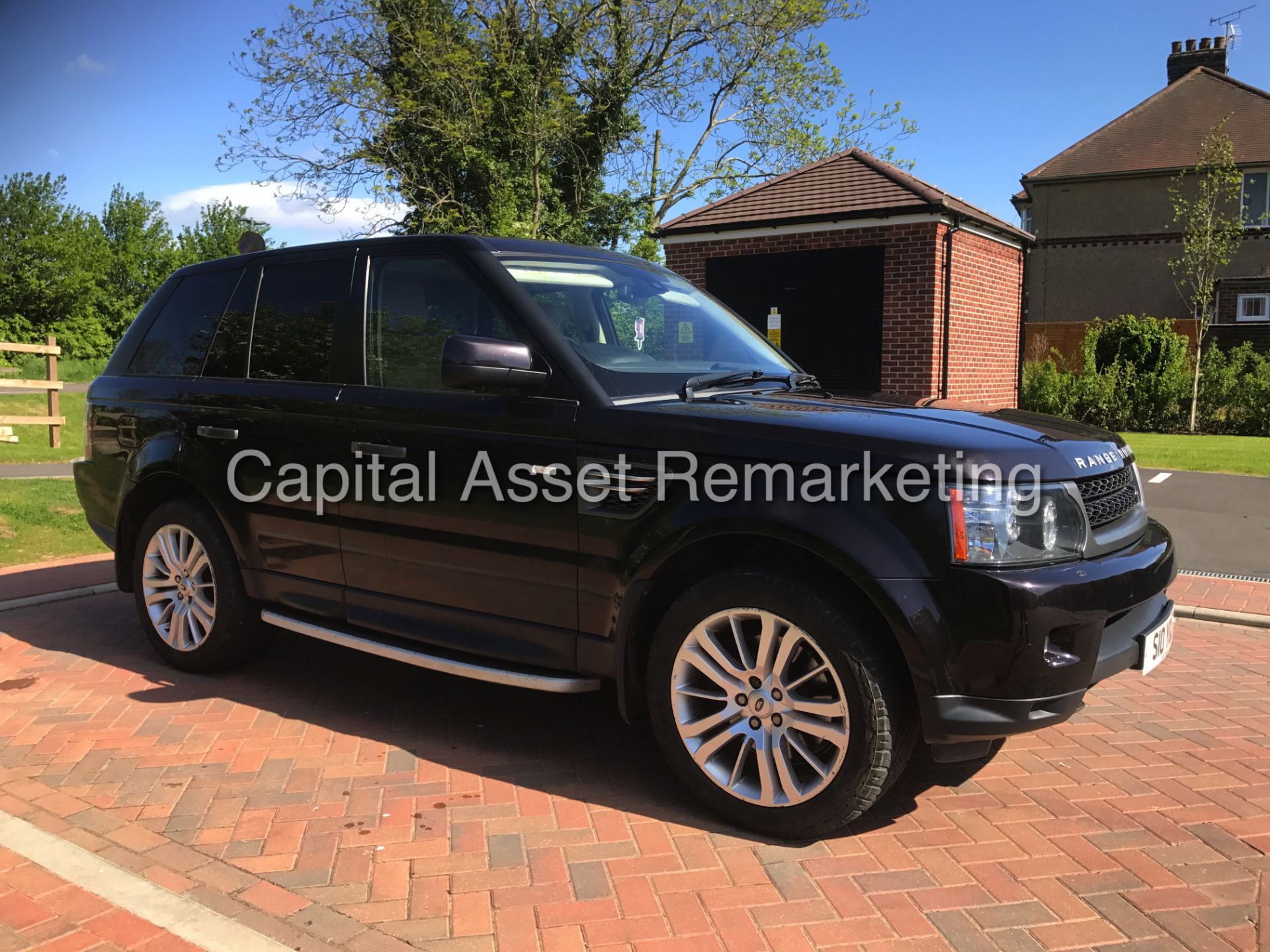 RANGE ROVER SPORT 3.0"TDV6" HSE AUTO - (2010 MODEL) NEW SHAPE - HUGH SPEC - SERVICE HISTORY - WOW!!!