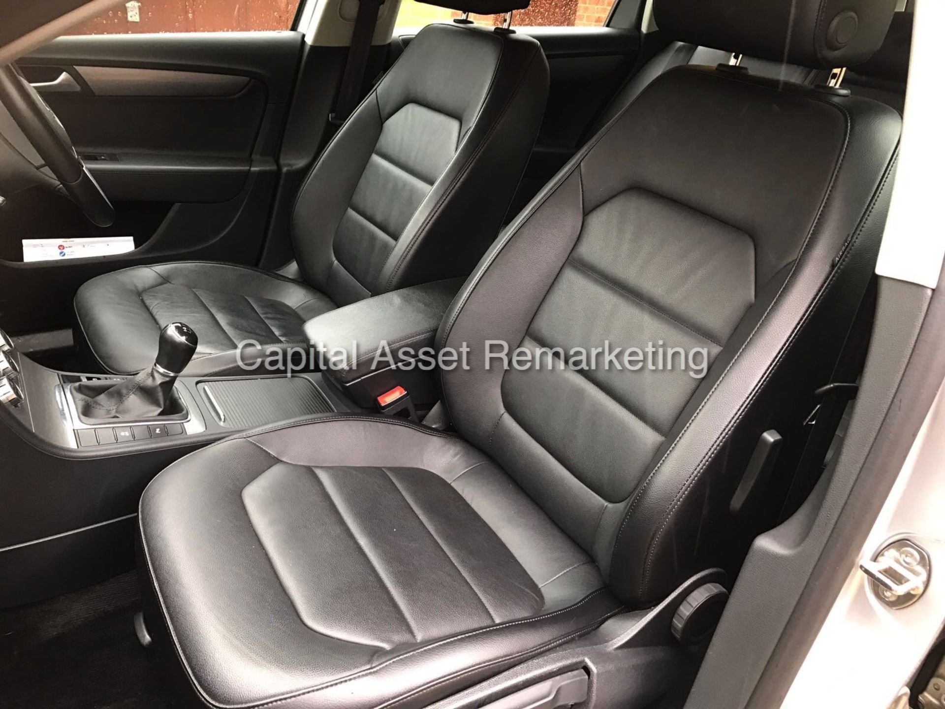 VOLKSWAGEN PASSAT 1.6TDI "105BHP - 6 SPEED" (2015 MODEL) EXECUTIVE TECH - 1 OWNER FSH - FULLY LOADED - Image 11 of 20